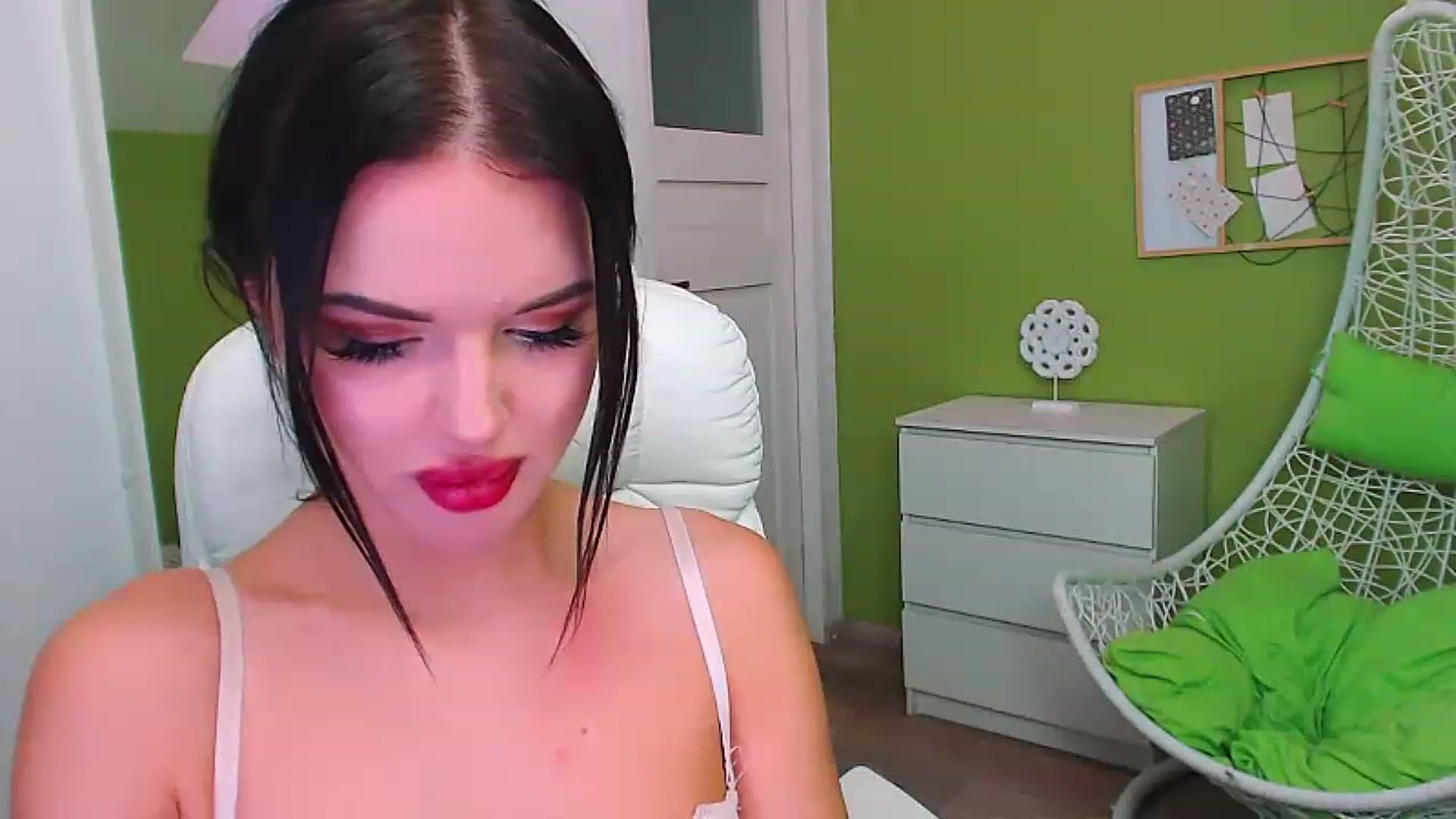 Gallery image thumbnail from JenniferMoris's myfreecams stream on, 02/02/2023, 14:14 image 20 of 20