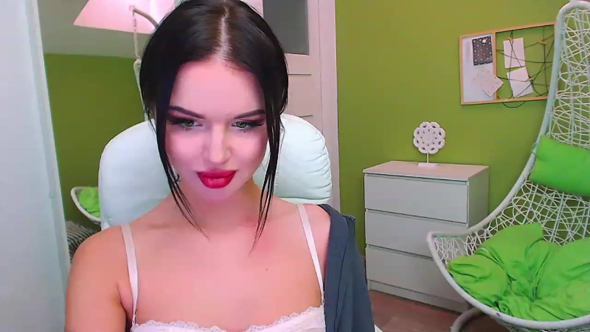Gallery image thumbnail from JenniferMoris's myfreecams stream on, 02/02/2023, 14:14 image 9 of 20