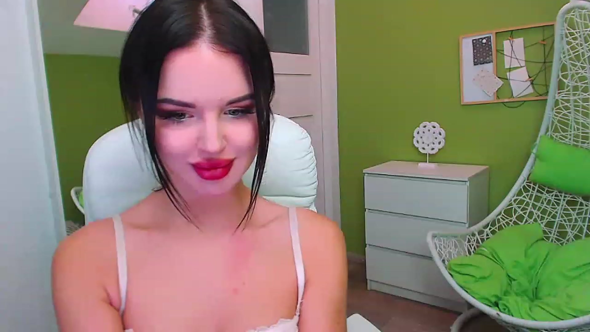 Gallery image thumbnail from JenniferMoris's myfreecams stream on, 02/02/2023, 14:14 image 15 of 20