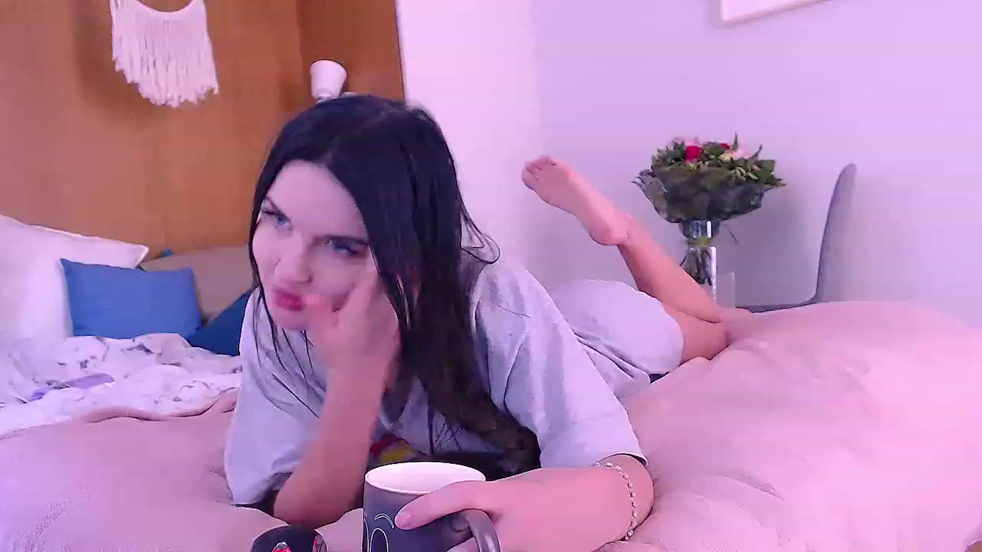 Gallery image thumbnail from JenniferMoris's myfreecams stream on, 02/12/2023, 14:33 image 15 of 20
