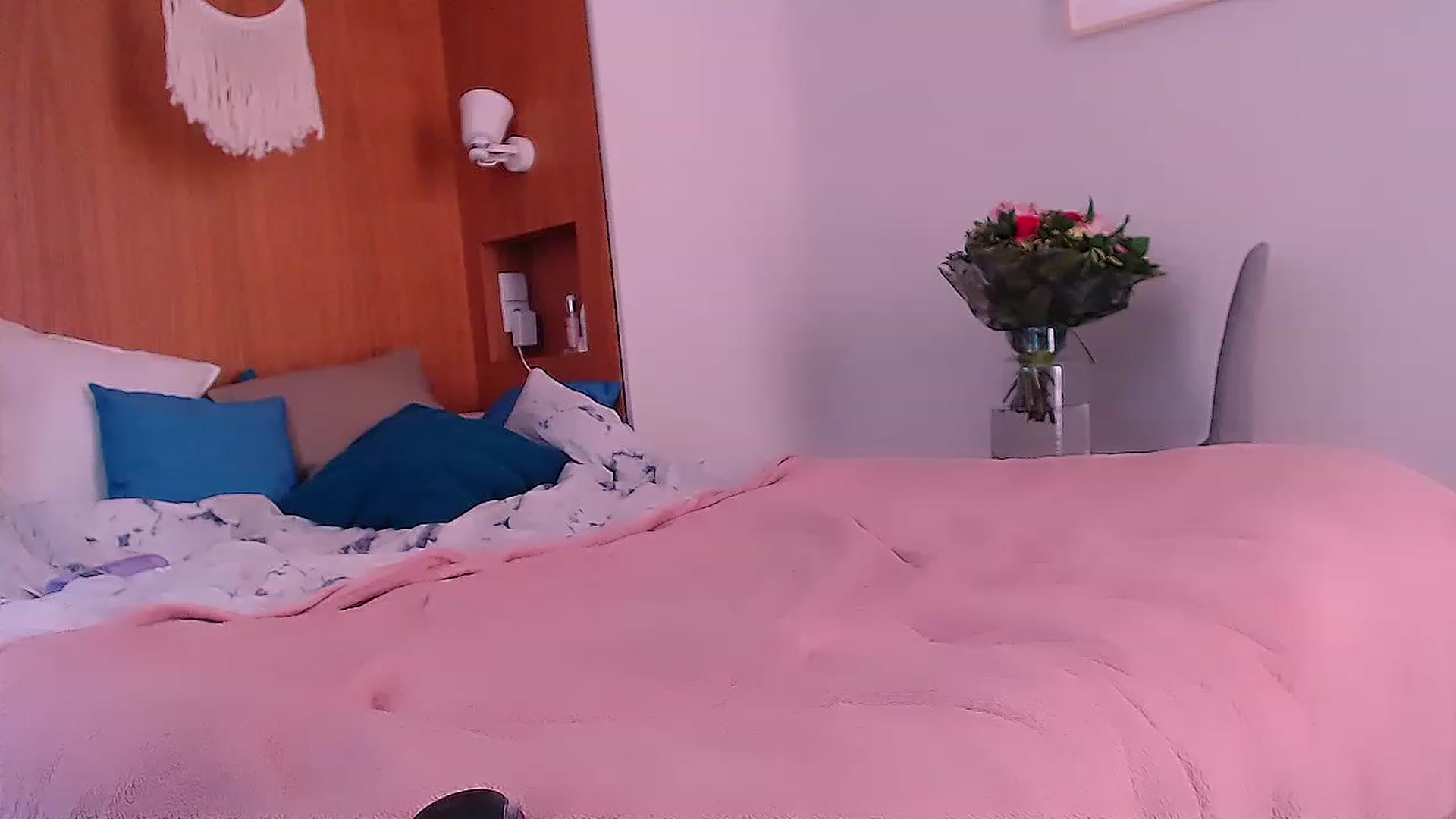 Gallery image thumbnail from JenniferMoris's myfreecams stream on, 02/12/2023, 14:33 image 3 of 20