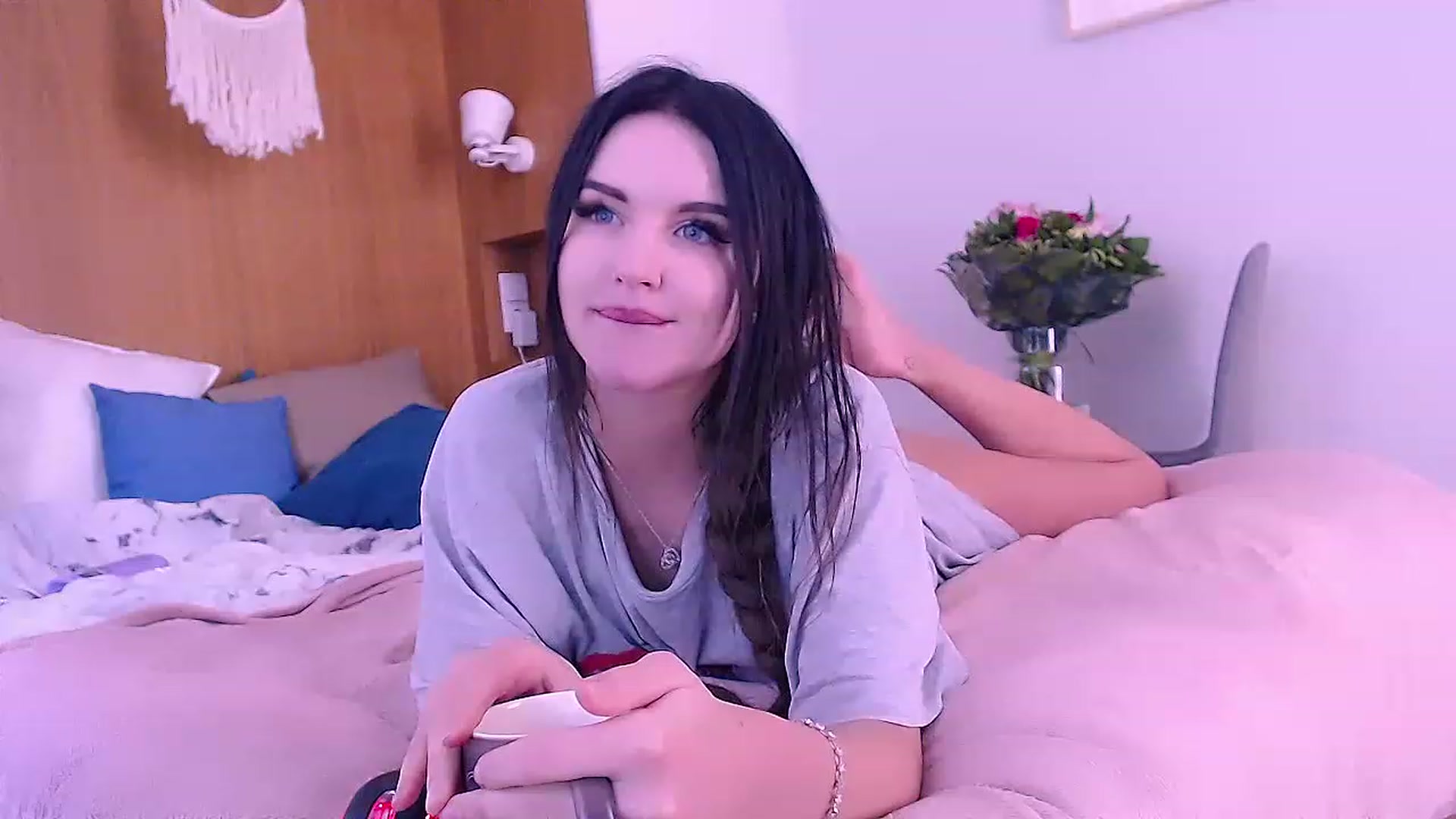 Gallery image thumbnail from JenniferMoris's myfreecams stream on, 02/12/2023, 14:33 image 19 of 20