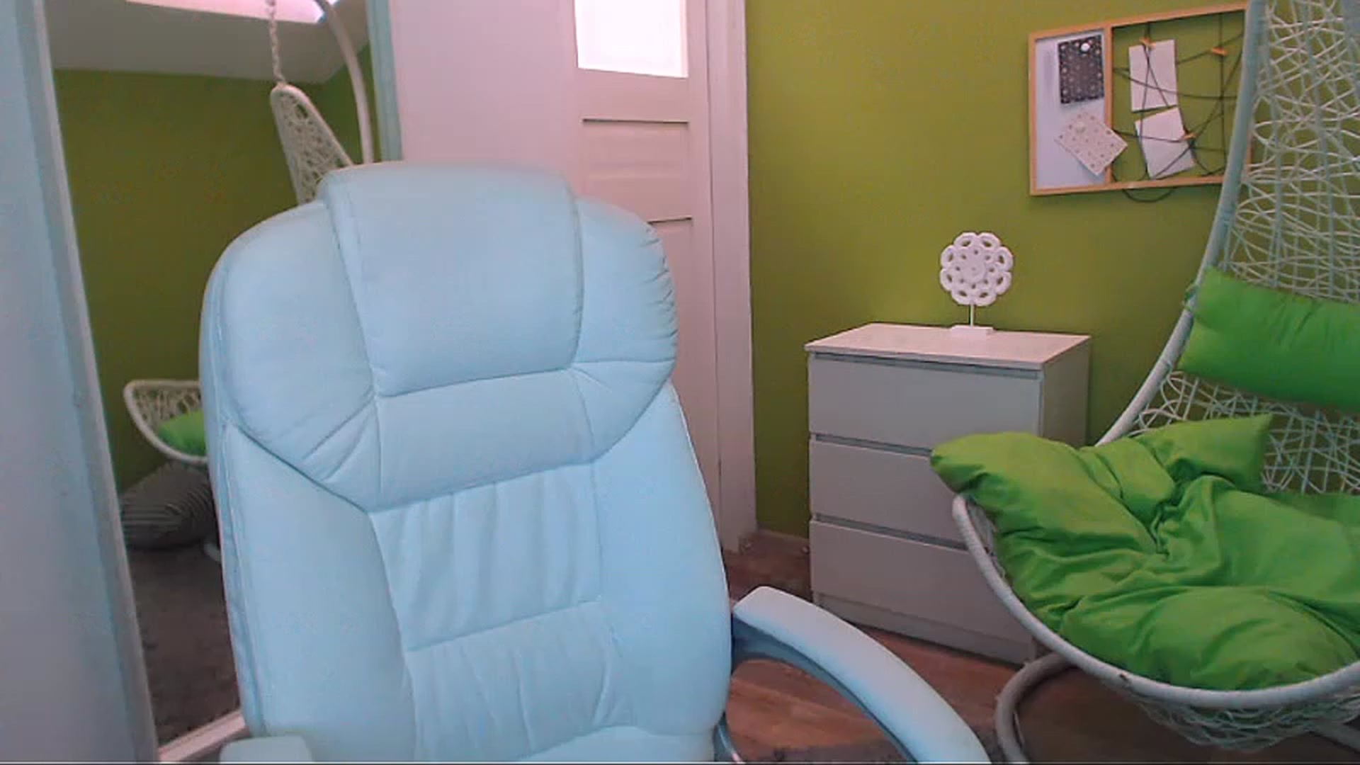 Gallery image thumbnail from JenniferMoris's myfreecams stream on, 02/13/2023, 09:21 image 5 of 20