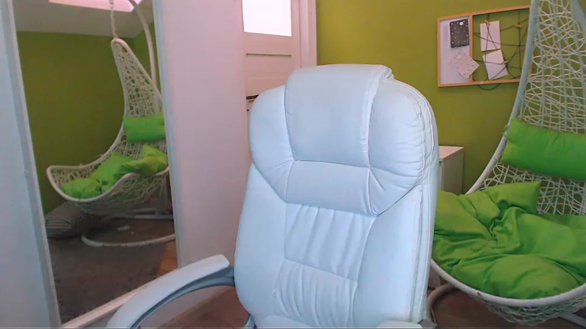 Gallery image thumbnail from JenniferMoris's myfreecams stream on, 02/13/2023, 09:21 image 7 of 20