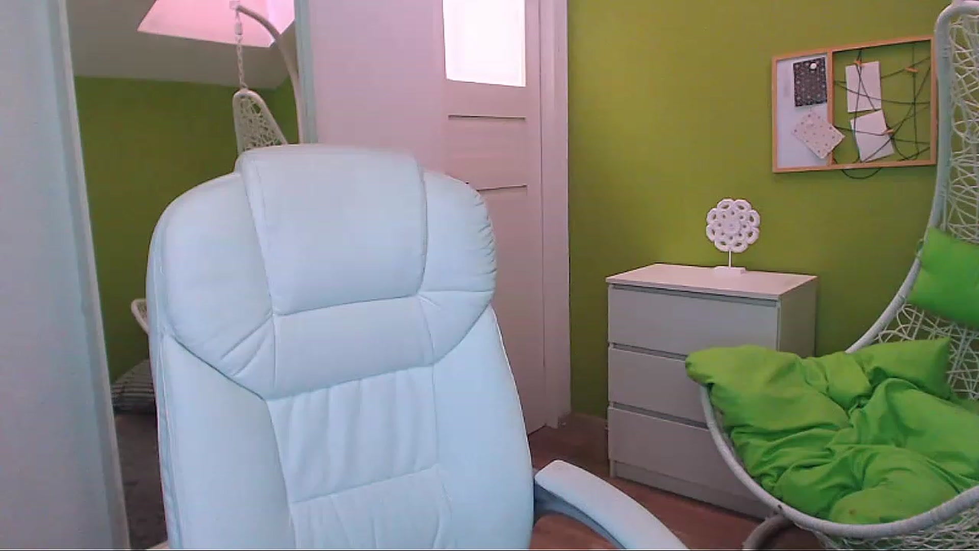 Gallery image thumbnail from JenniferMoris's myfreecams stream on, 02/13/2023, 13:00 image 13 of 20