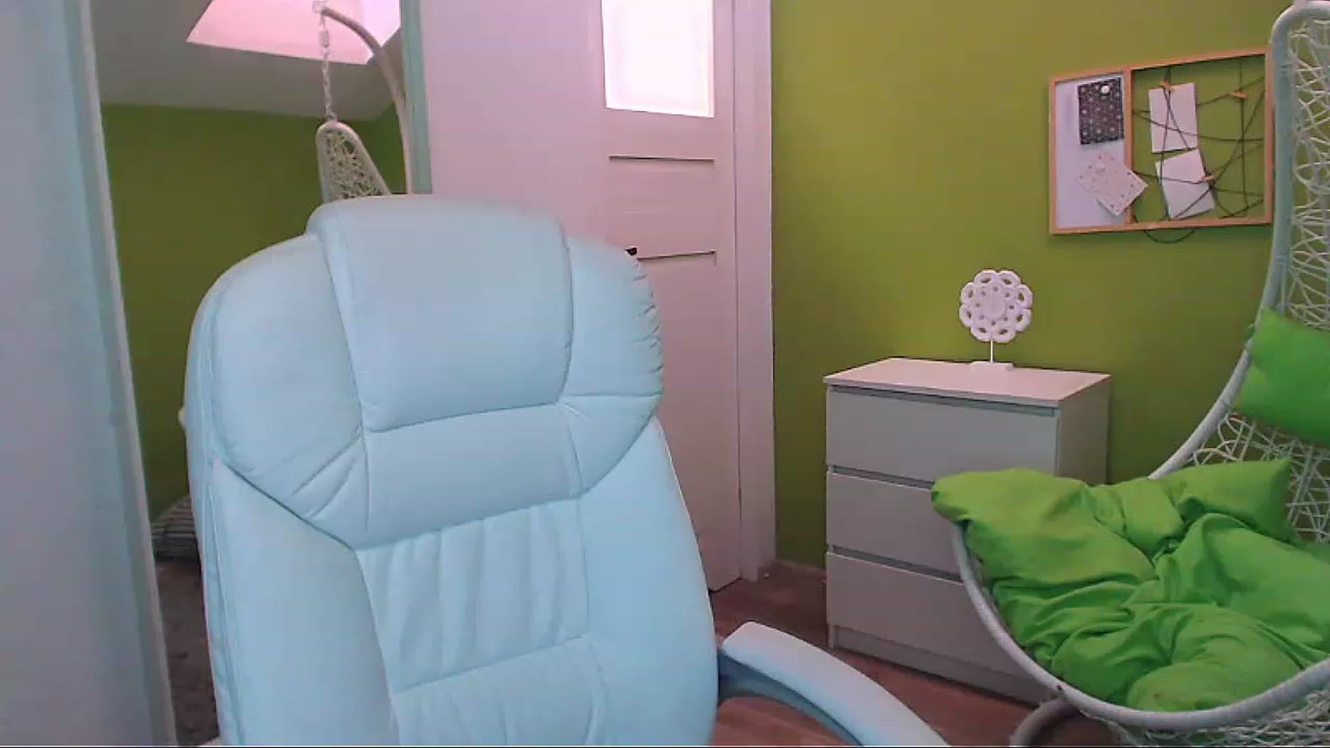 Gallery image thumbnail from JenniferMoris's myfreecams stream on, 02/13/2023, 13:00 image 7 of 20