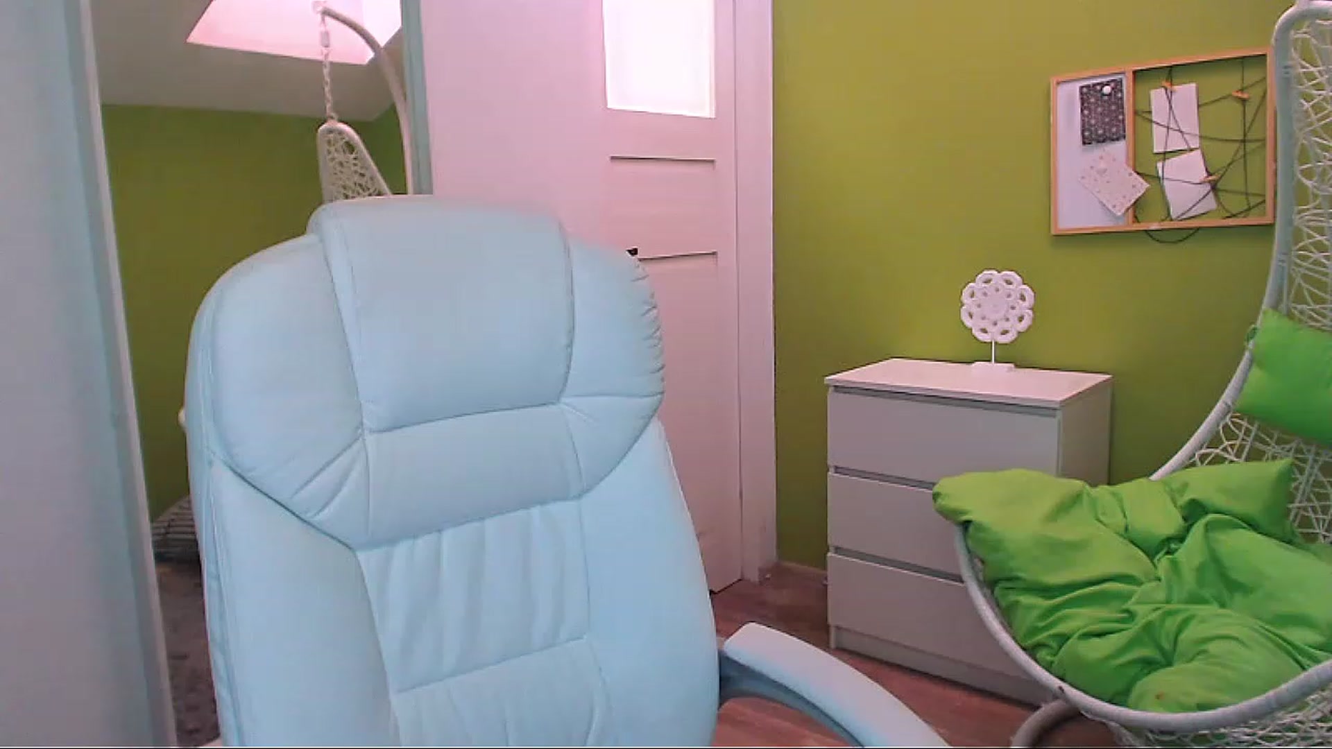 Gallery image thumbnail from JenniferMoris's myfreecams stream on, 02/13/2023, 13:00 image 6 of 20