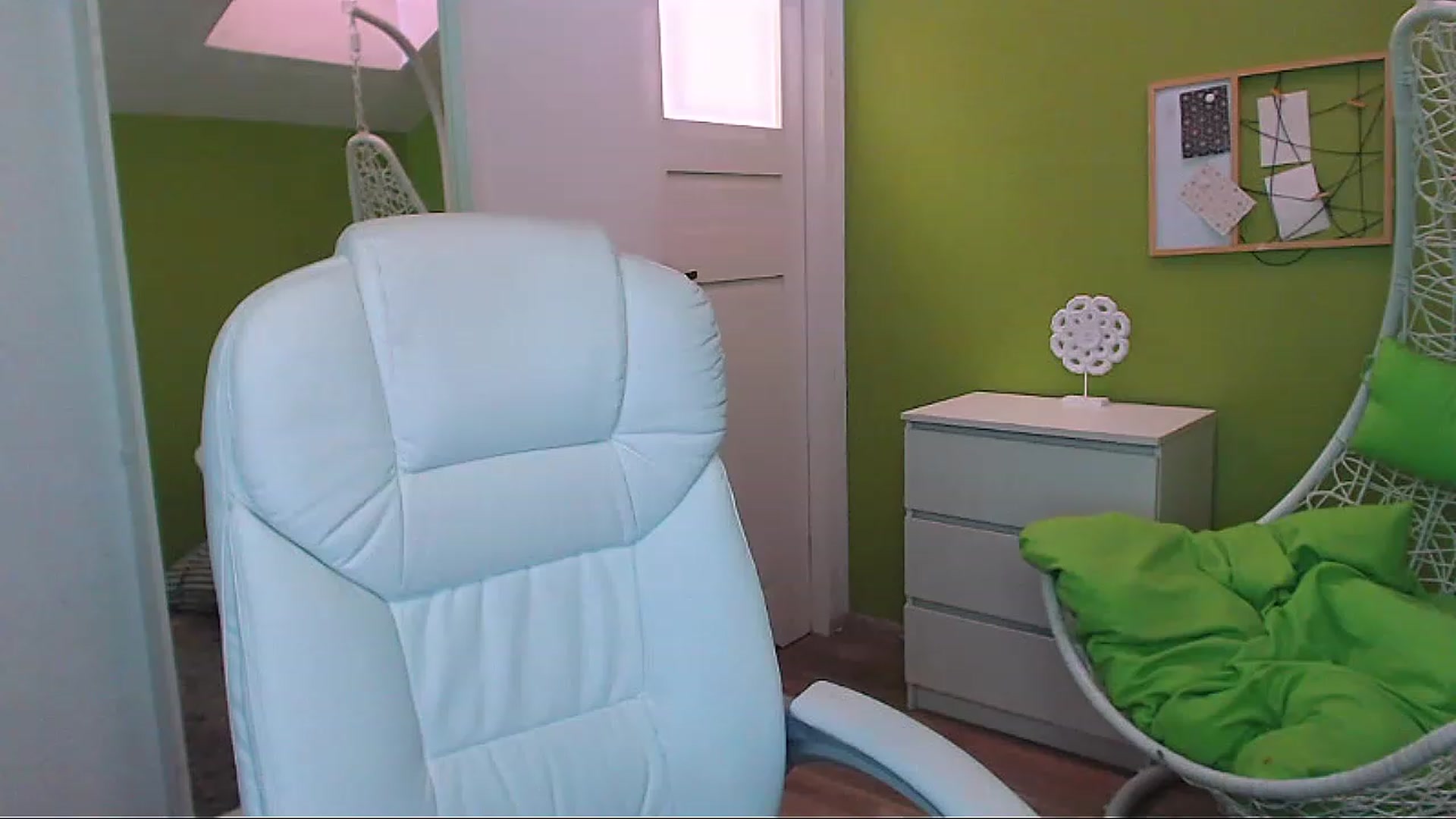 Gallery image thumbnail from JenniferMoris's myfreecams stream on, 02/13/2023, 13:00 image 10 of 20