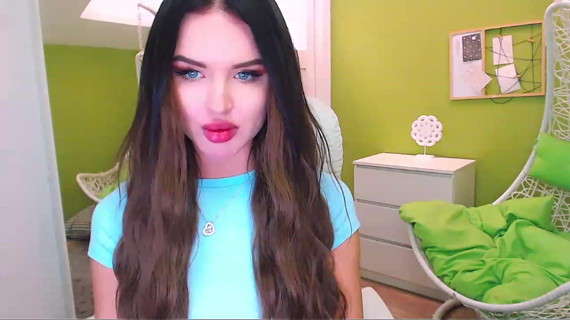 Gallery image thumbnail from JenniferMoris's myfreecams stream on, 02/13/2023, 13:00 image 12 of 20