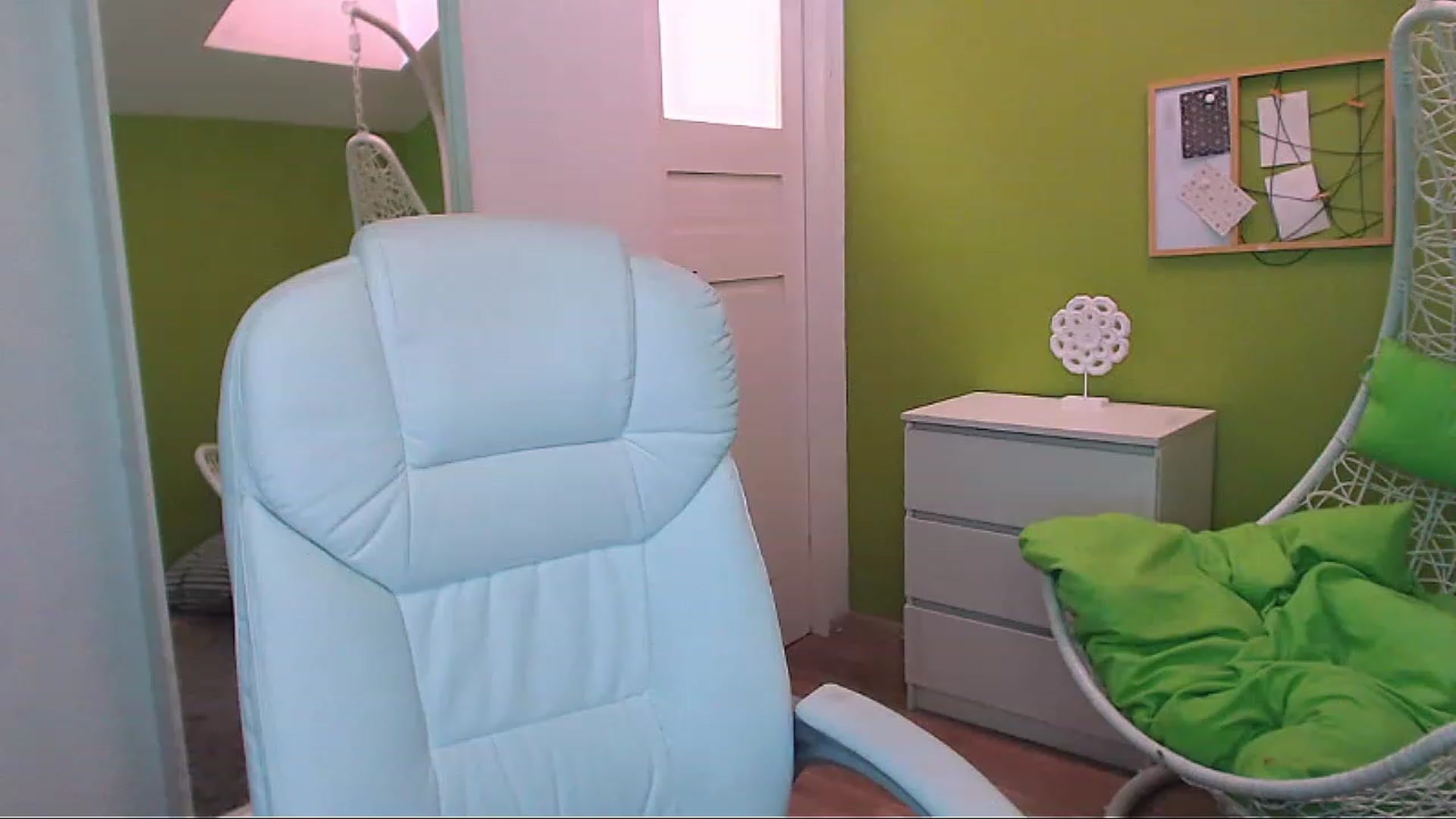 Gallery image thumbnail from JenniferMoris's myfreecams stream on, 02/13/2023, 13:00 image 17 of 20
