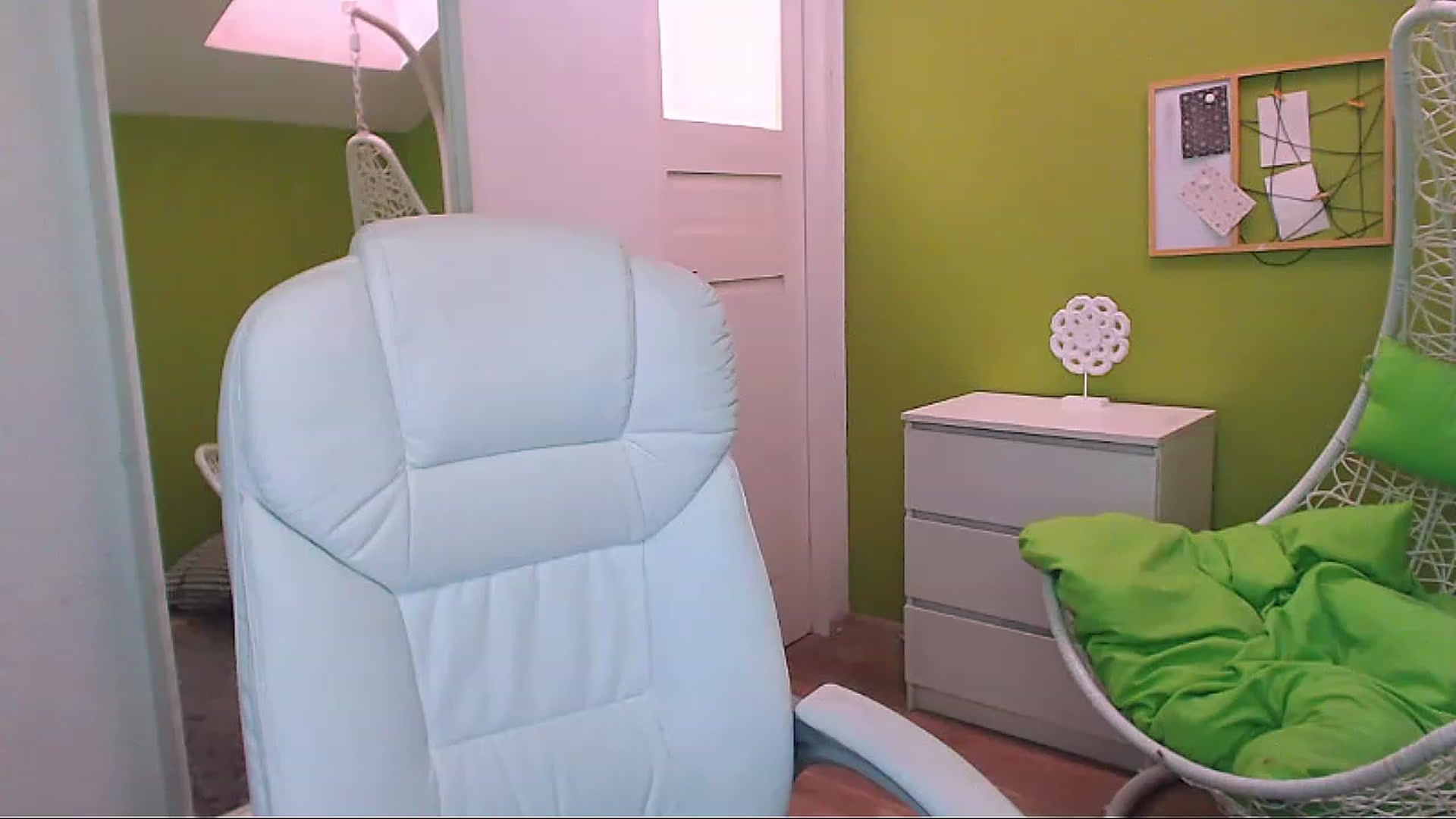 Gallery image thumbnail from JenniferMoris's myfreecams stream on, 02/13/2023, 13:00 image 14 of 20