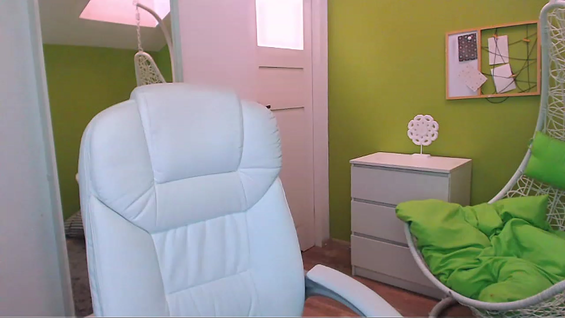 Gallery image thumbnail from JenniferMoris's myfreecams stream on, 02/13/2023, 13:00 image 11 of 20