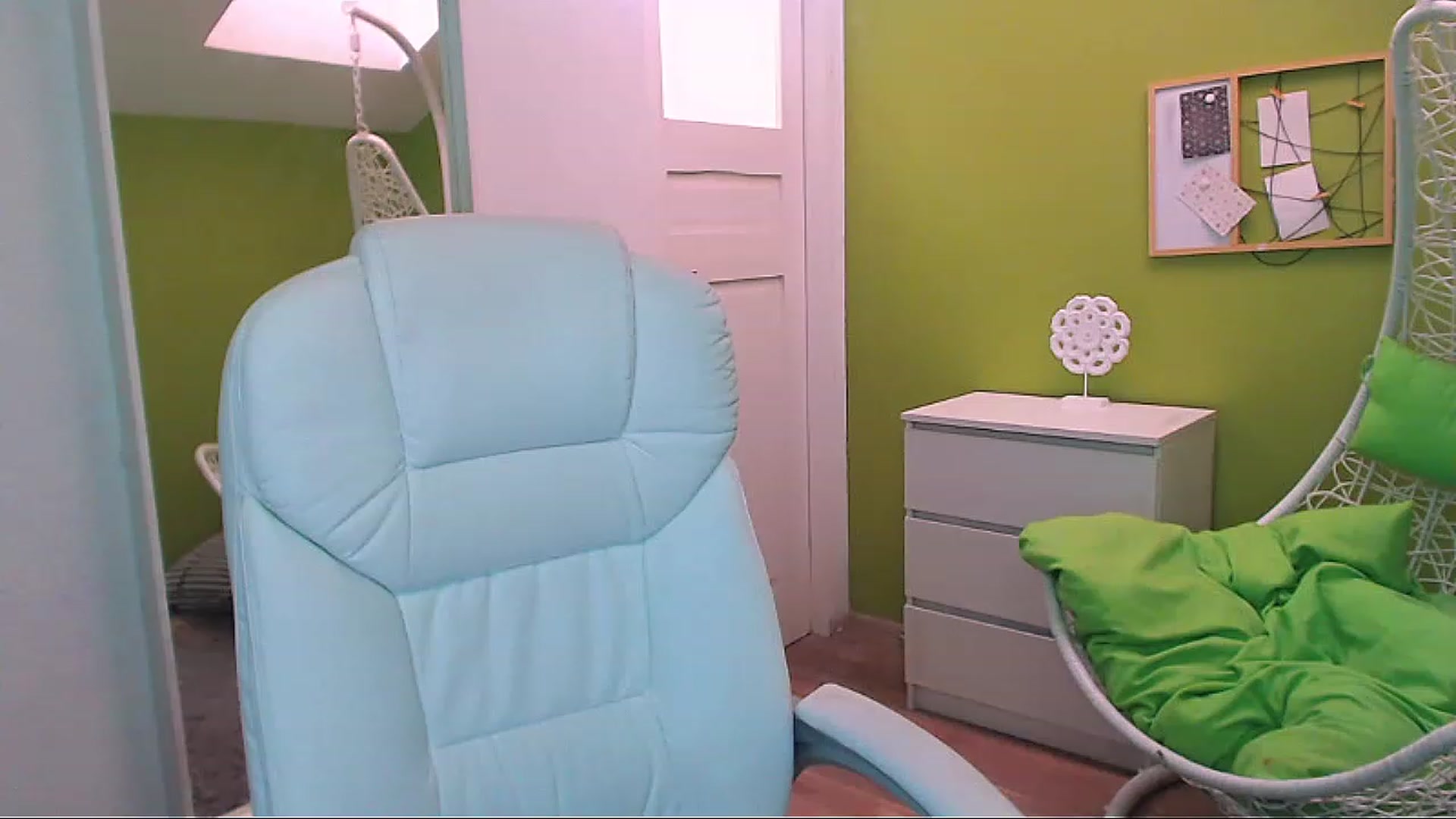 Gallery image thumbnail from JenniferMoris's myfreecams stream on, 02/13/2023, 13:00 image 15 of 20