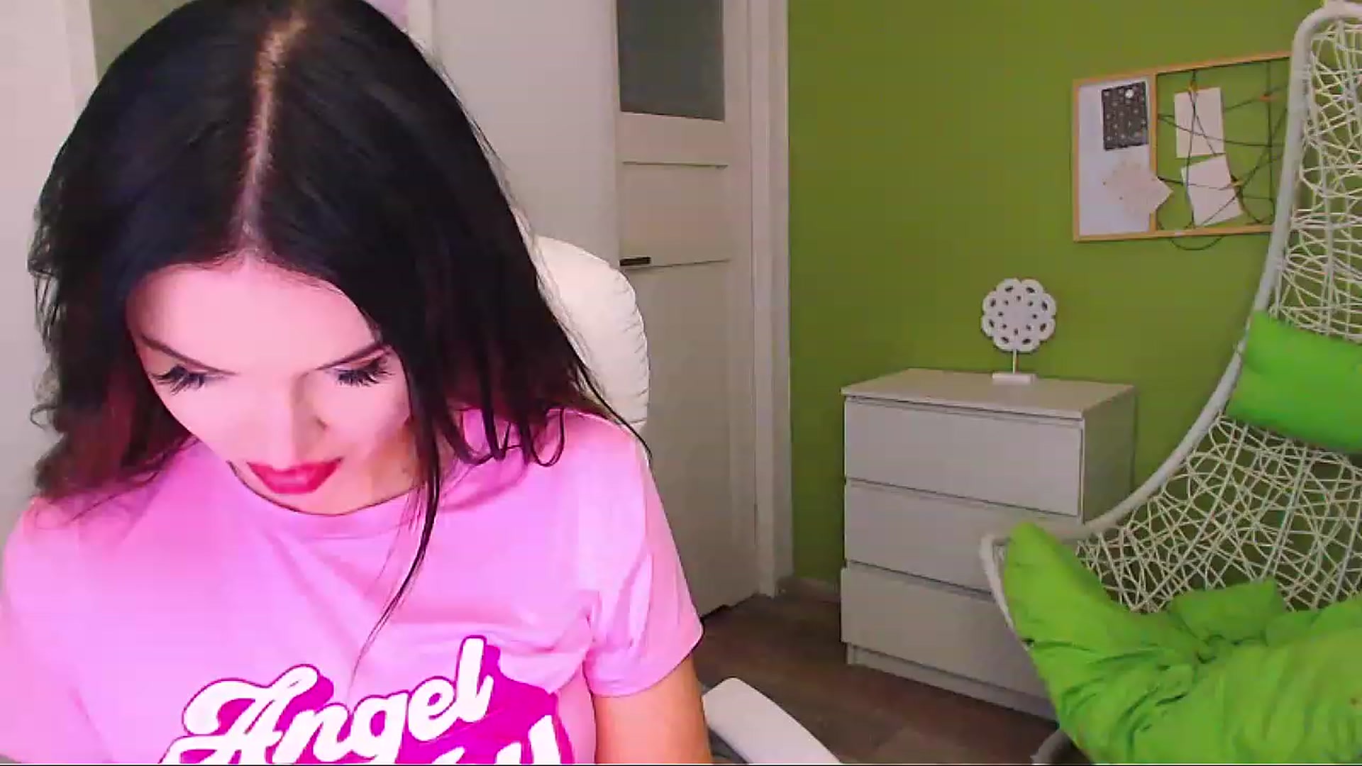 Gallery image thumbnail from JenniferMoris's myfreecams stream on, 02/14/2023, 15:35 image 15 of 20