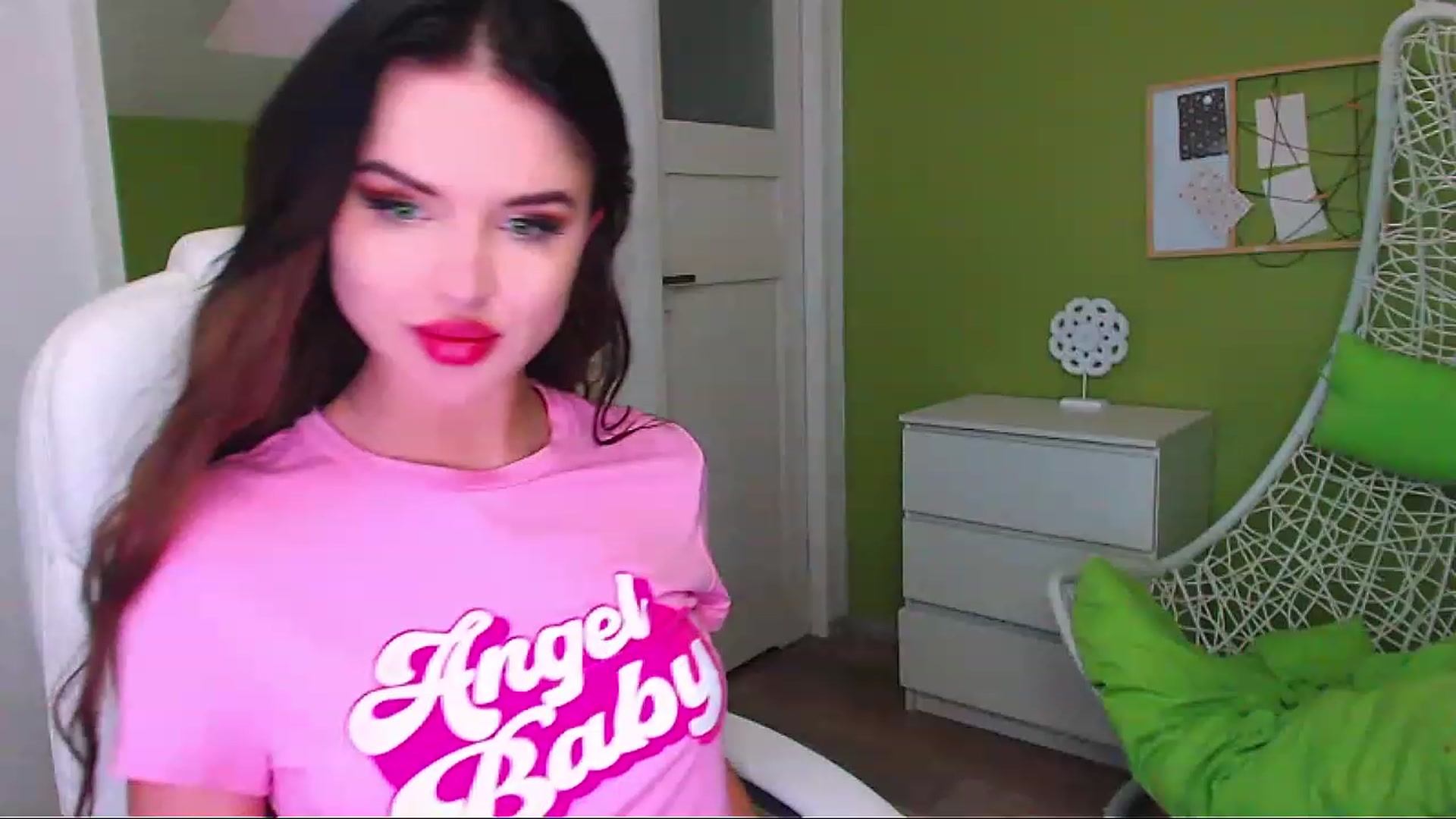 Gallery image thumbnail from JenniferMoris's myfreecams stream on, 02/14/2023, 15:35 image 18 of 20
