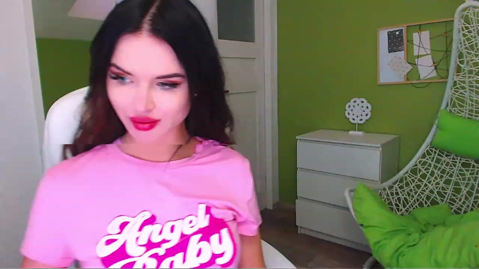 Gallery image thumbnail from JenniferMoris's myfreecams stream on, 02/14/2023, 15:35 image 12 of 20
