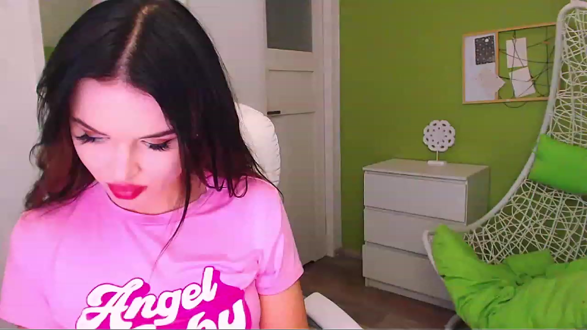 Gallery image thumbnail from JenniferMoris's myfreecams stream on, 02/14/2023, 15:35 image 14 of 20