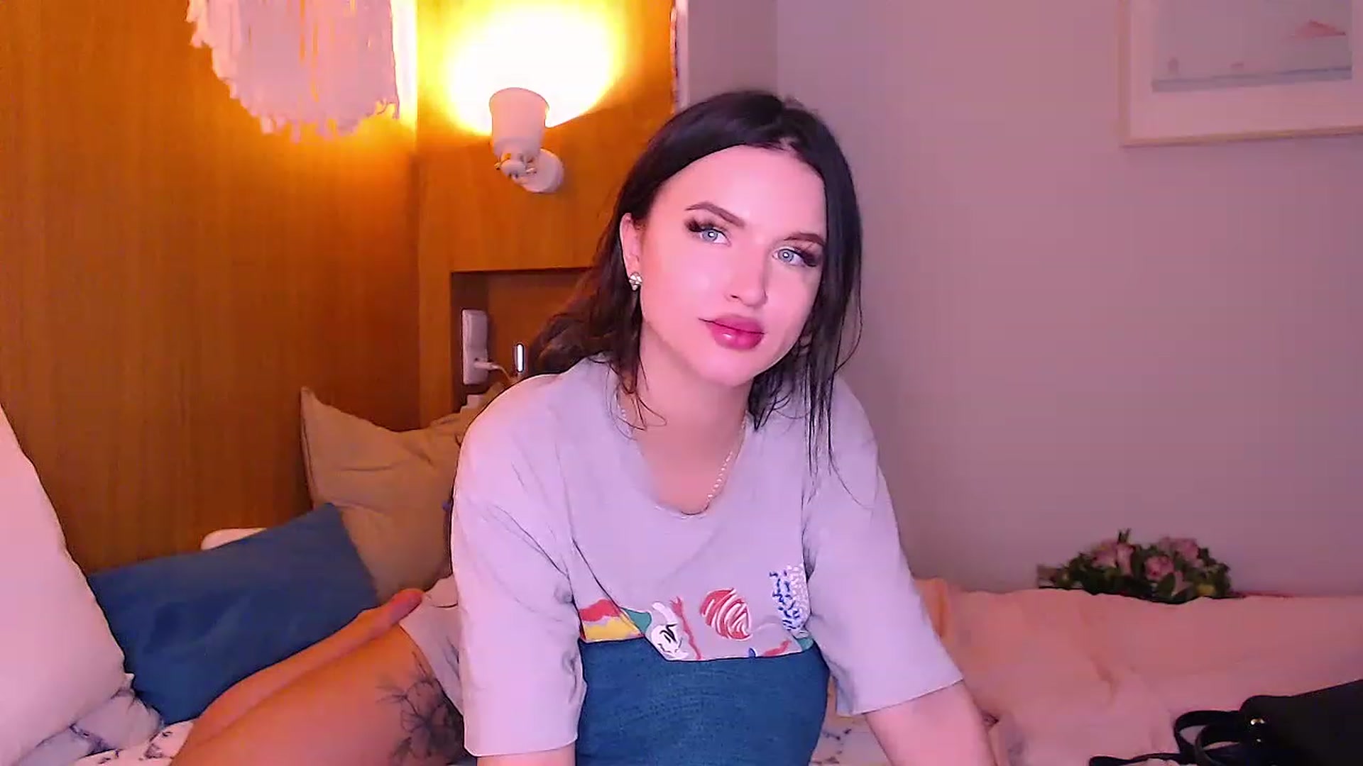 Gallery image thumbnail from JenniferMoris's myfreecams stream on, 02/19/2023, 19:02 image 19 of 20