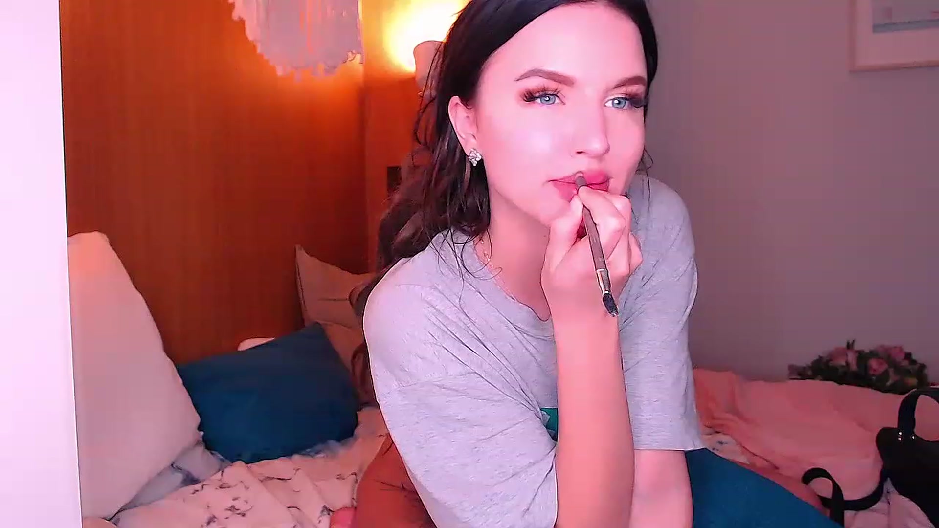 Gallery image thumbnail from JenniferMoris's myfreecams stream on, 02/19/2023, 19:02 image 14 of 20