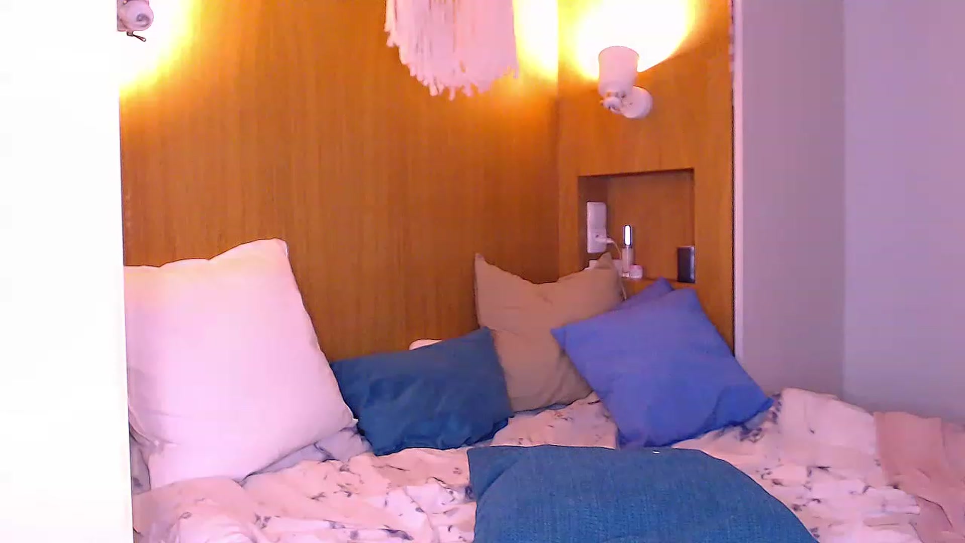 Gallery image thumbnail from JenniferMoris's myfreecams stream on, 02/19/2023, 19:02 image 16 of 20