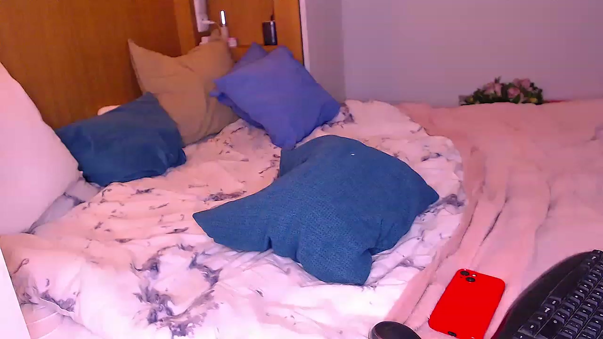 Gallery image thumbnail from JenniferMoris's myfreecams stream on, 02/19/2023, 19:02 image 13 of 20