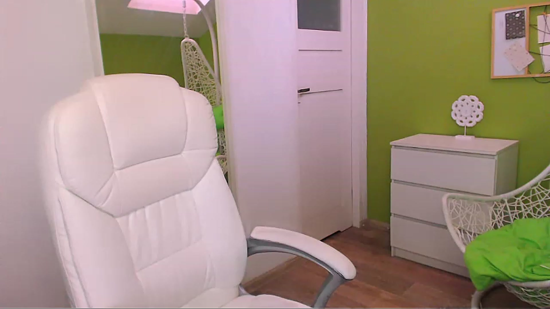 Gallery image thumbnail from JenniferMoris's myfreecams stream on, 02/20/2023, 11:53 image 14 of 20