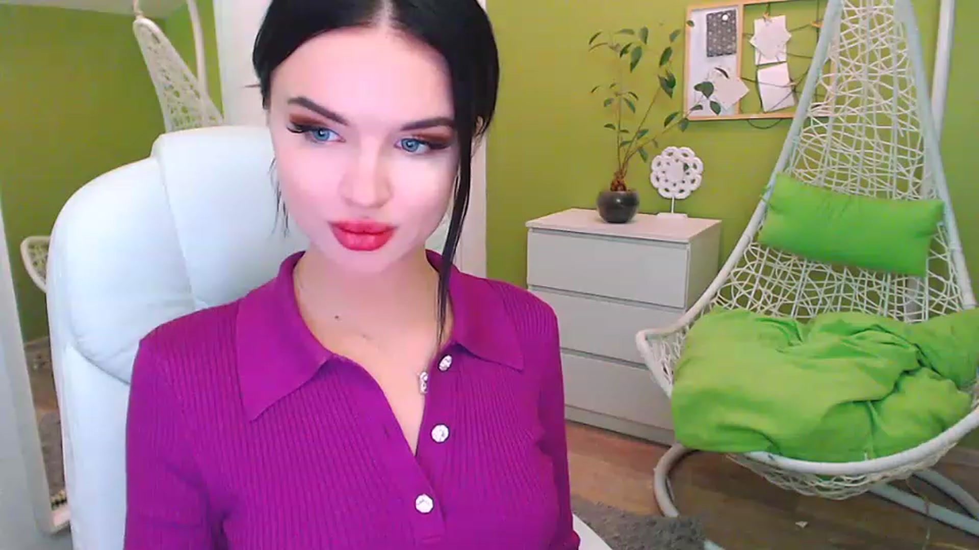 Gallery image thumbnail from JenniferMoris's myfreecams stream on, 02/24/2023, 09:11 image 3 of 20