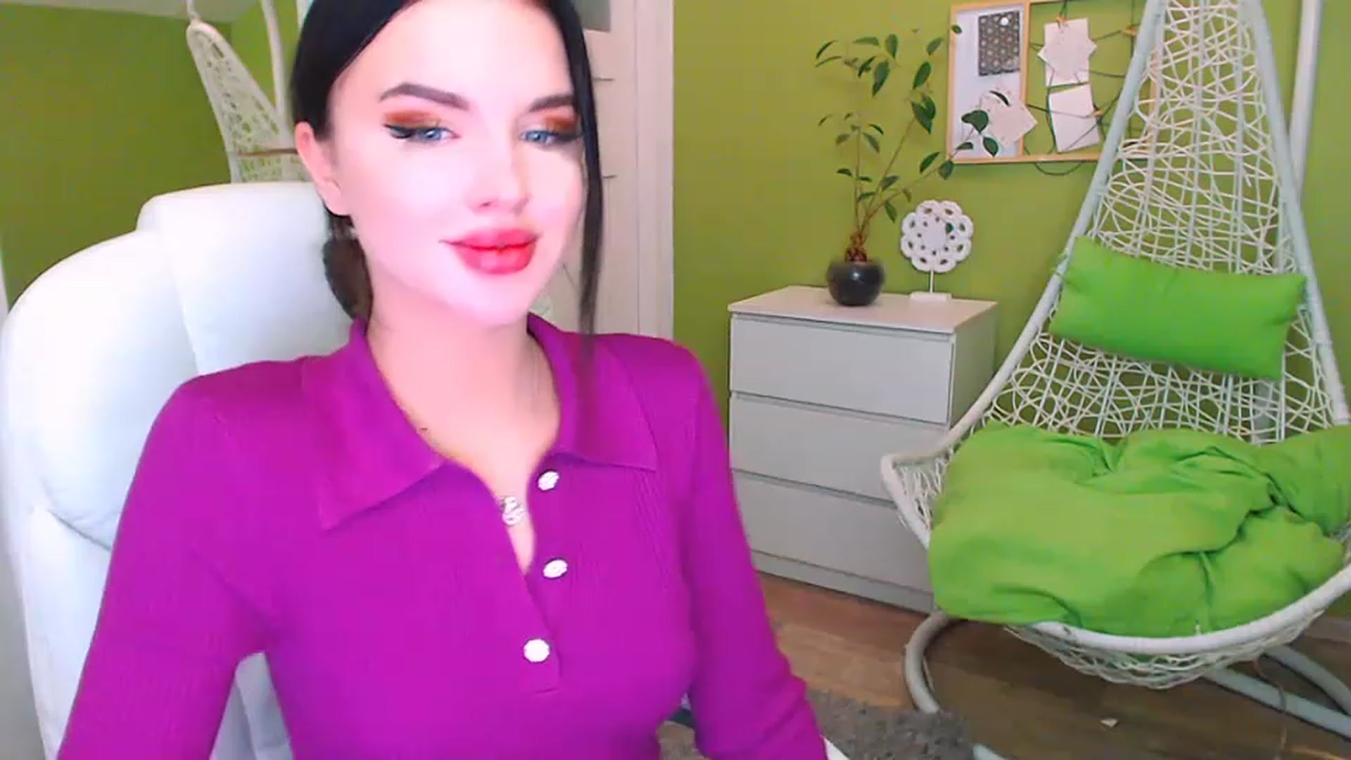 Gallery image thumbnail from JenniferMoris's myfreecams stream on, 02/24/2023, 09:11 image 18 of 20