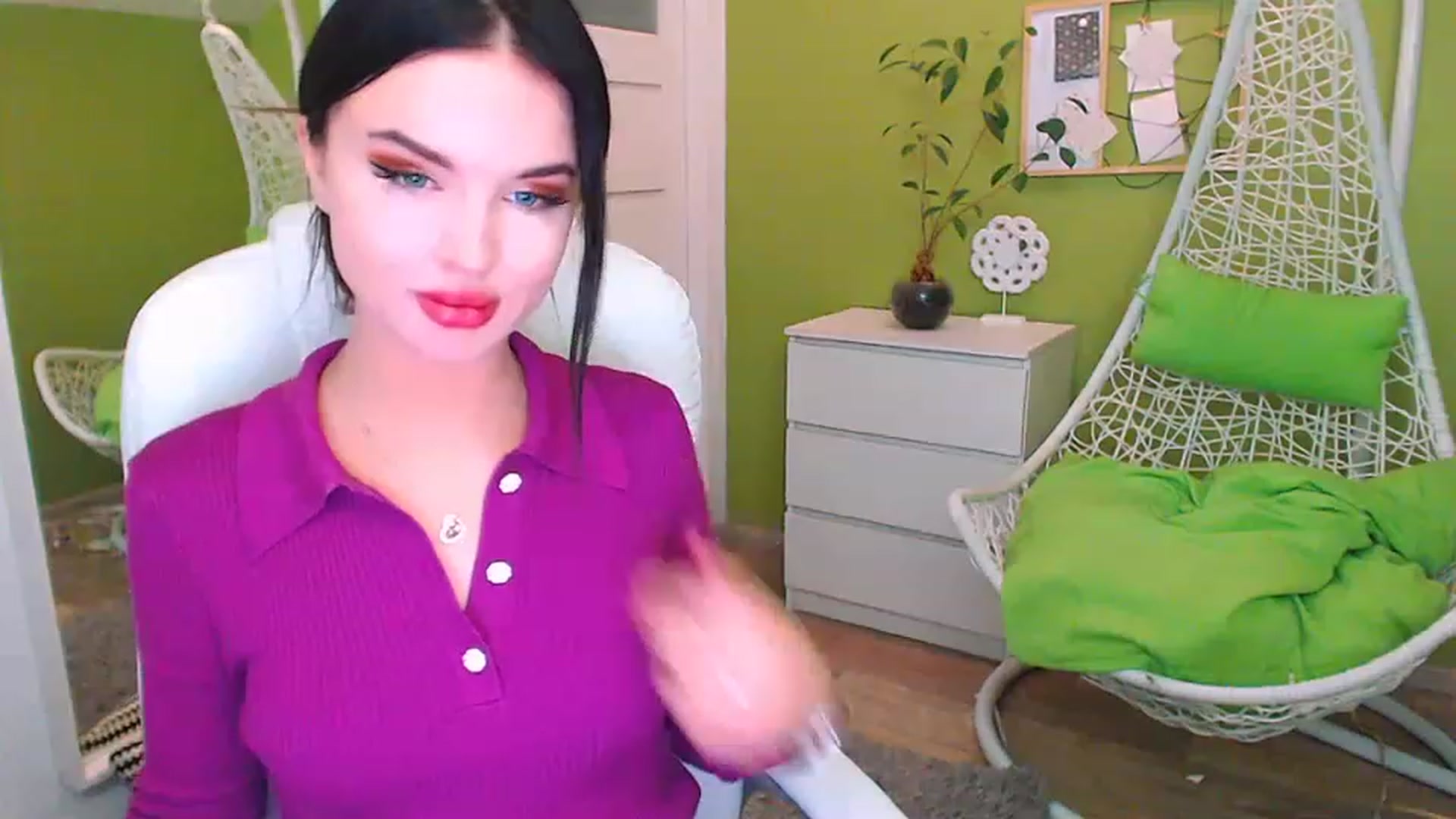 Gallery image thumbnail from JenniferMoris's myfreecams stream on, 02/24/2023, 09:11 image 17 of 20