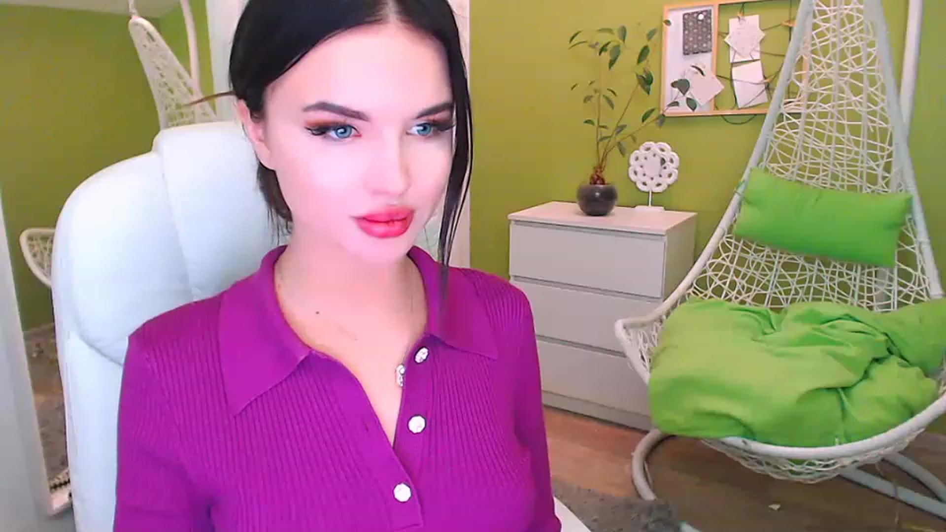 Gallery image thumbnail from JenniferMoris's myfreecams stream on, 02/24/2023, 09:11 image 4 of 20