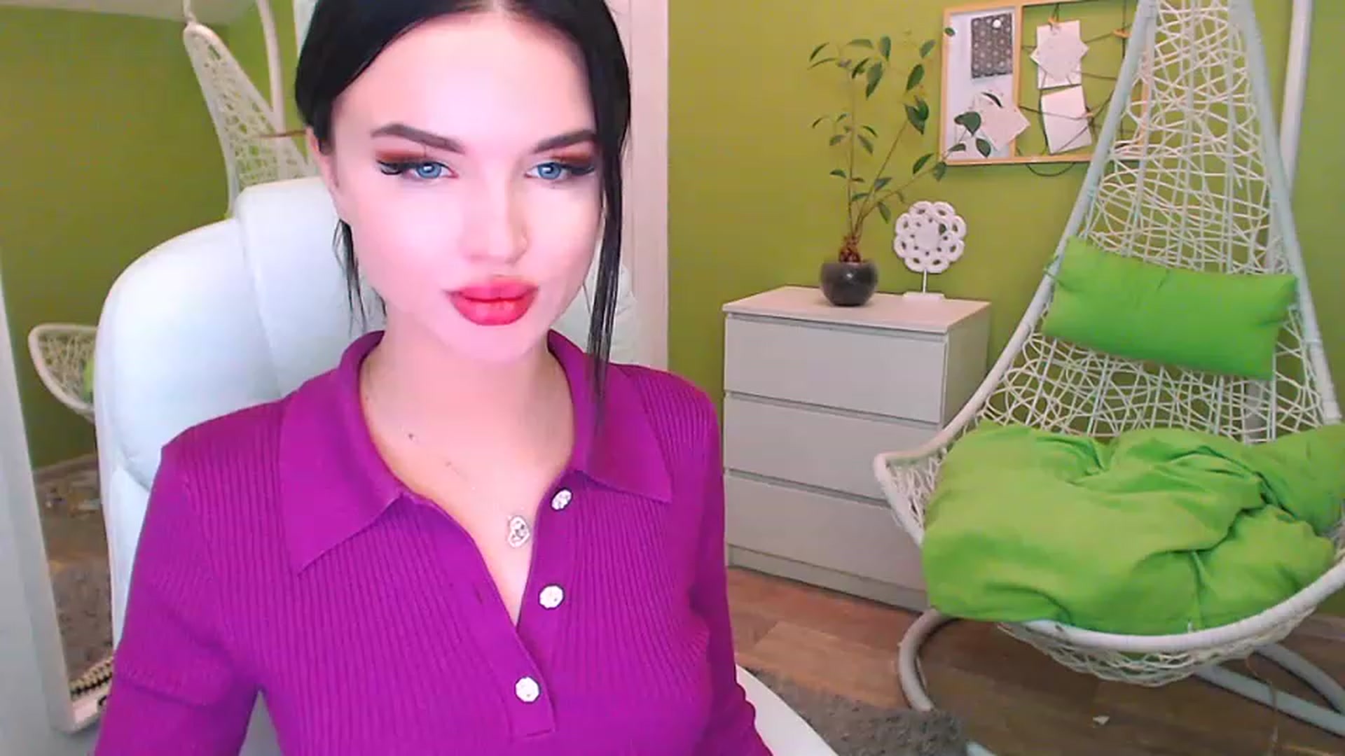 Gallery image thumbnail from JenniferMoris's myfreecams stream on, 02/24/2023, 09:11 image 10 of 20