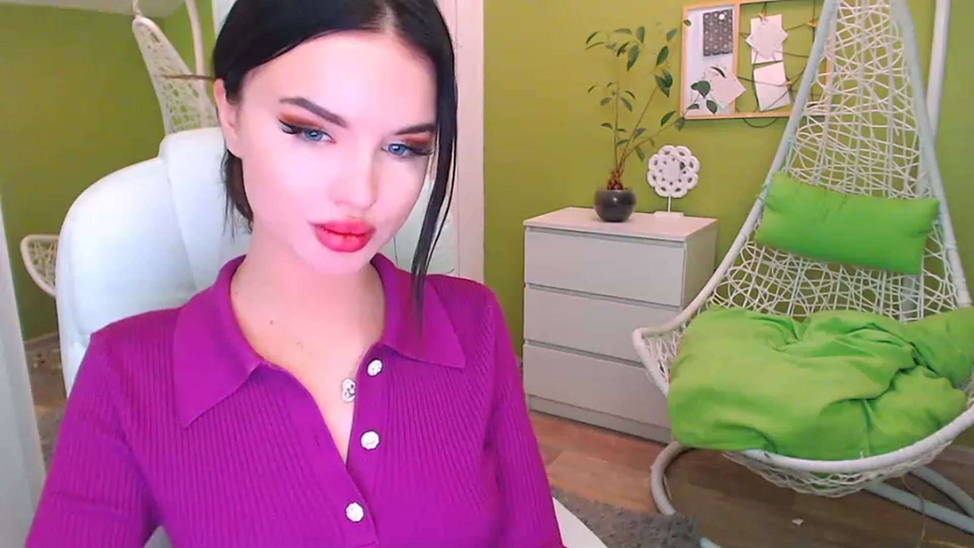 Gallery image thumbnail from JenniferMoris's myfreecams stream on, 02/24/2023, 09:11 image 7 of 20