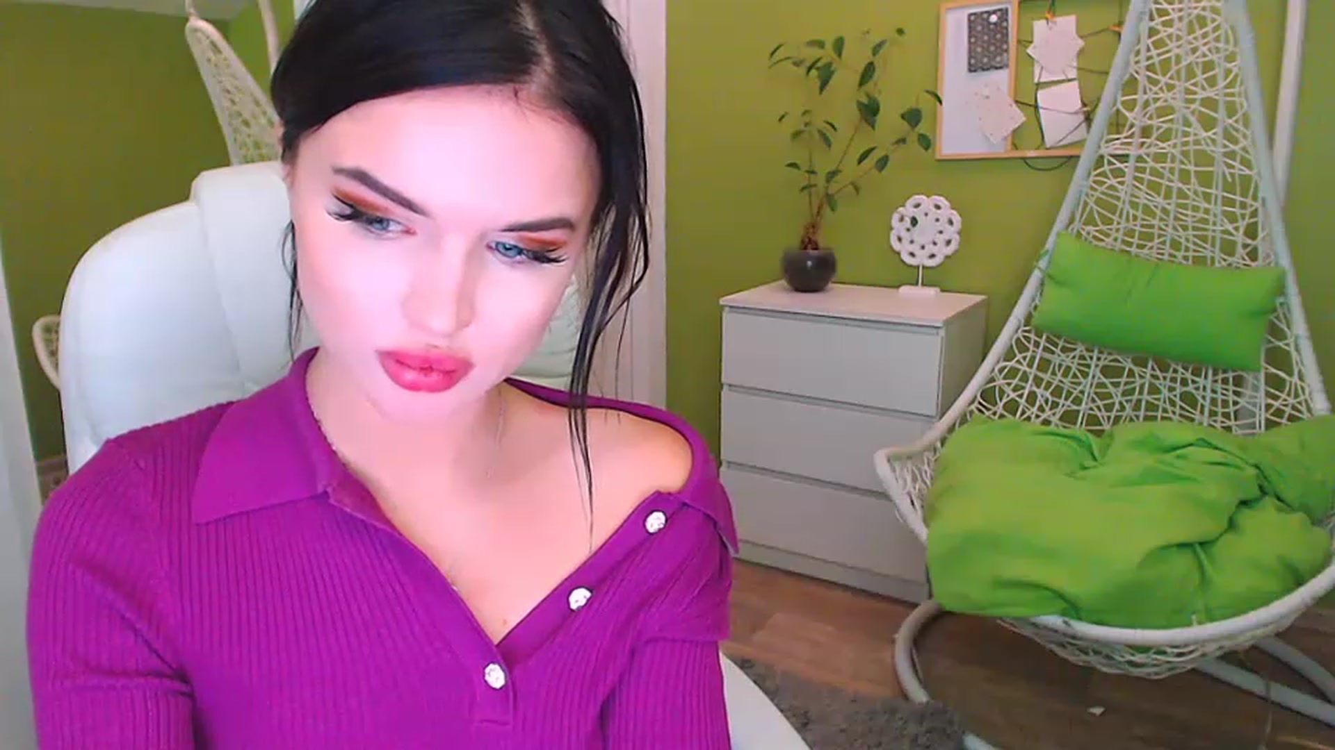 Gallery image thumbnail from JenniferMoris's myfreecams stream on, 02/24/2023, 10:38 image 15 of 20