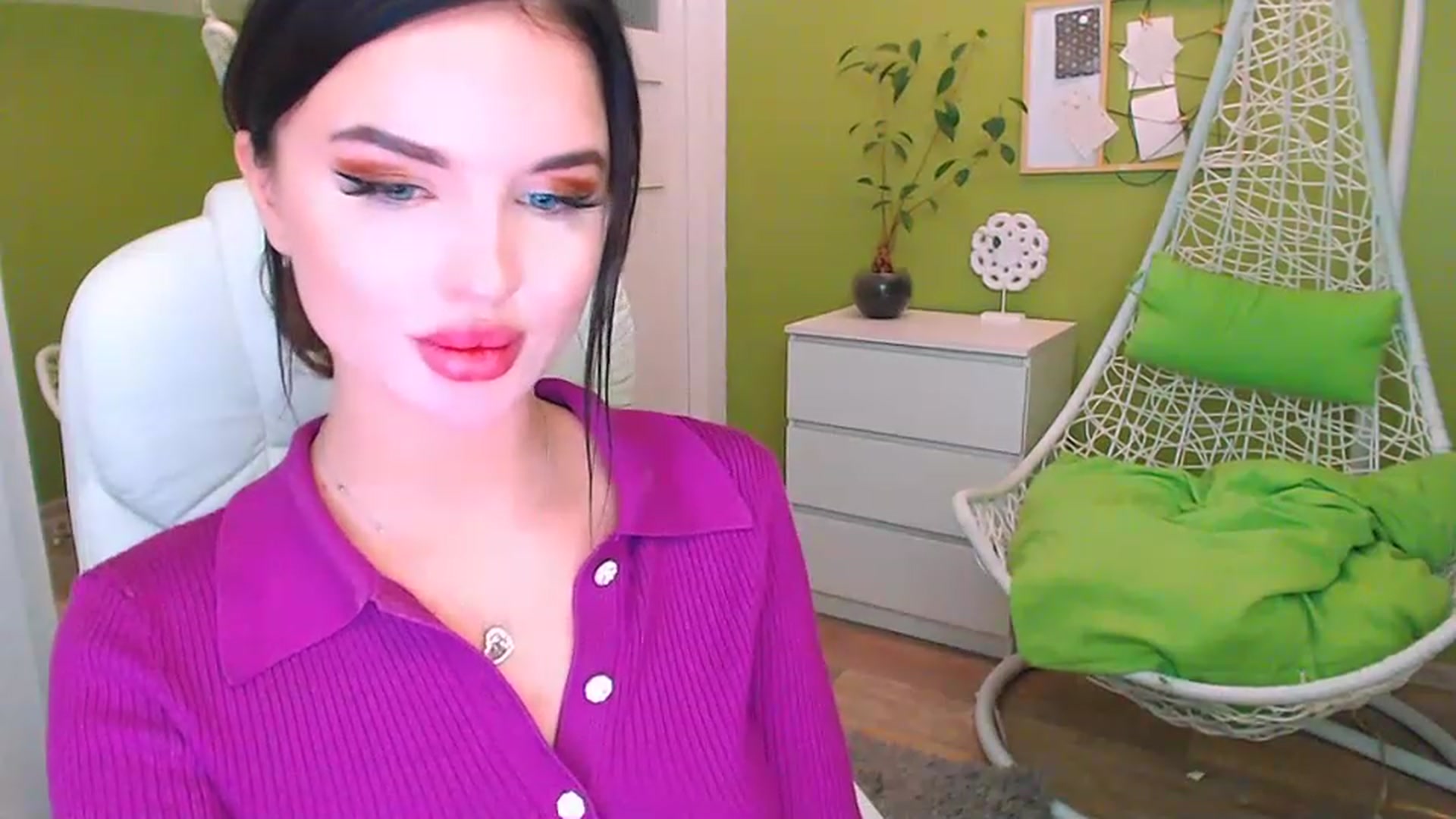 Gallery image thumbnail from JenniferMoris's myfreecams stream on, 02/24/2023, 10:38 image 16 of 20