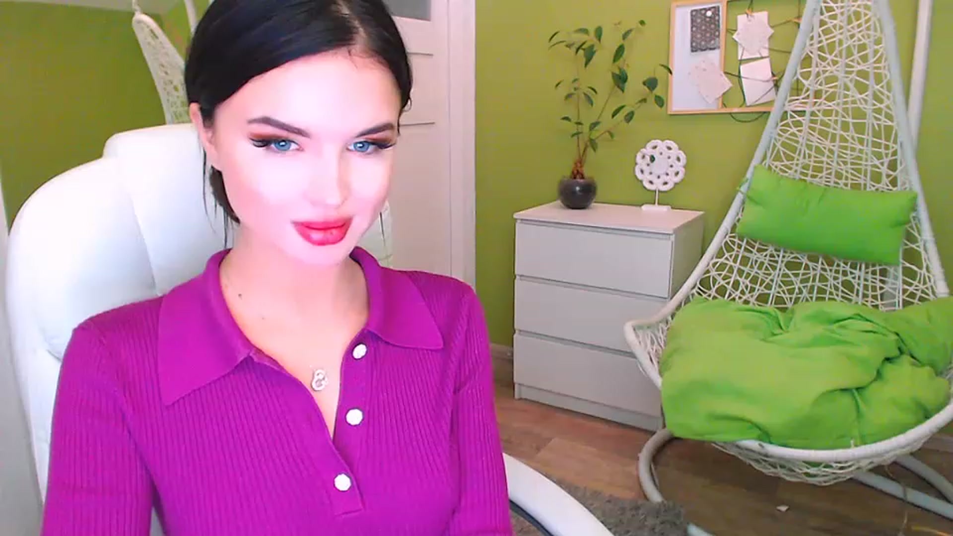 Gallery image thumbnail from JenniferMoris's myfreecams stream on, 02/24/2023, 10:38 image 8 of 20