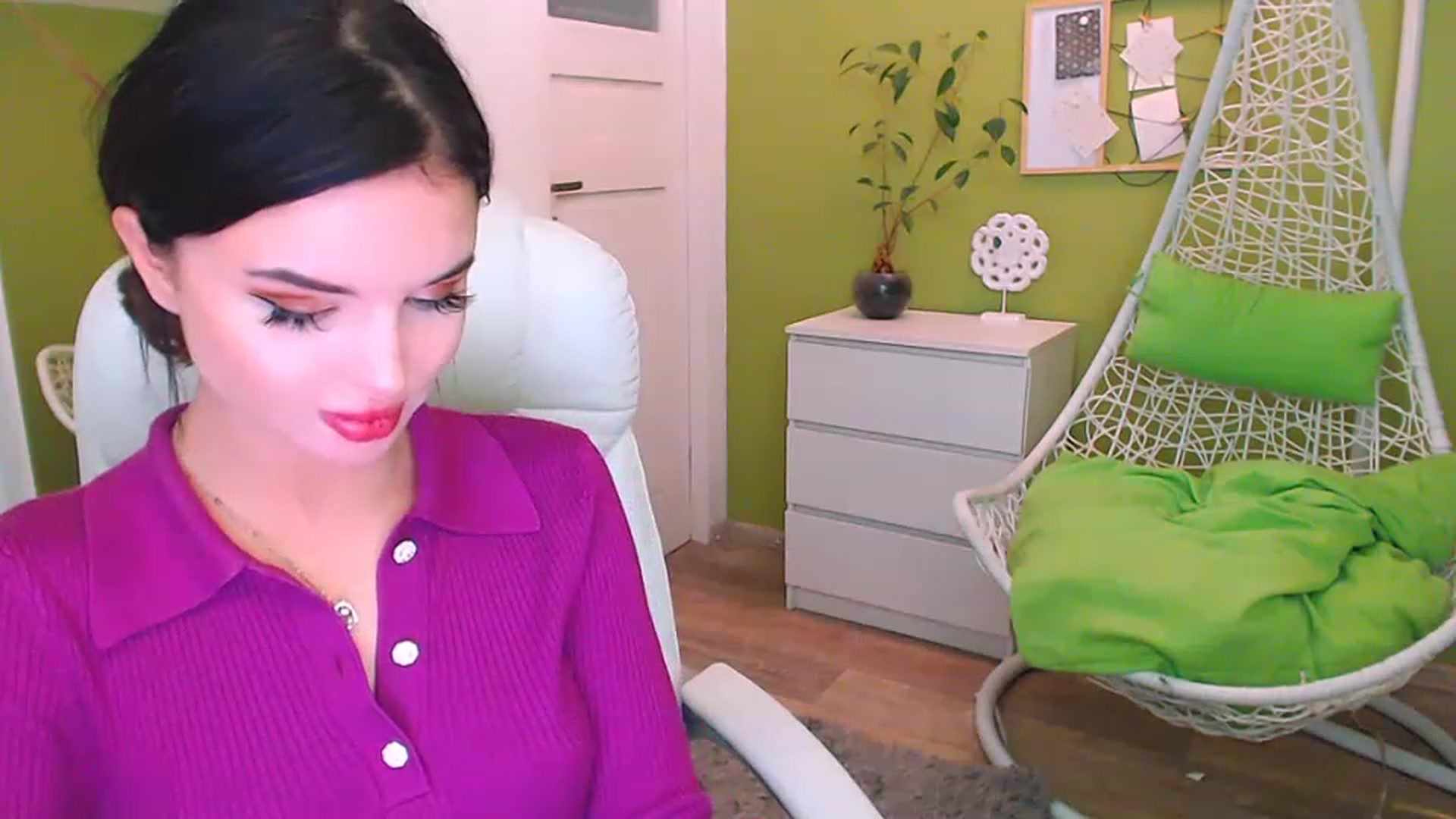 Gallery image thumbnail from JenniferMoris's myfreecams stream on, 02/24/2023, 10:38 image 11 of 20