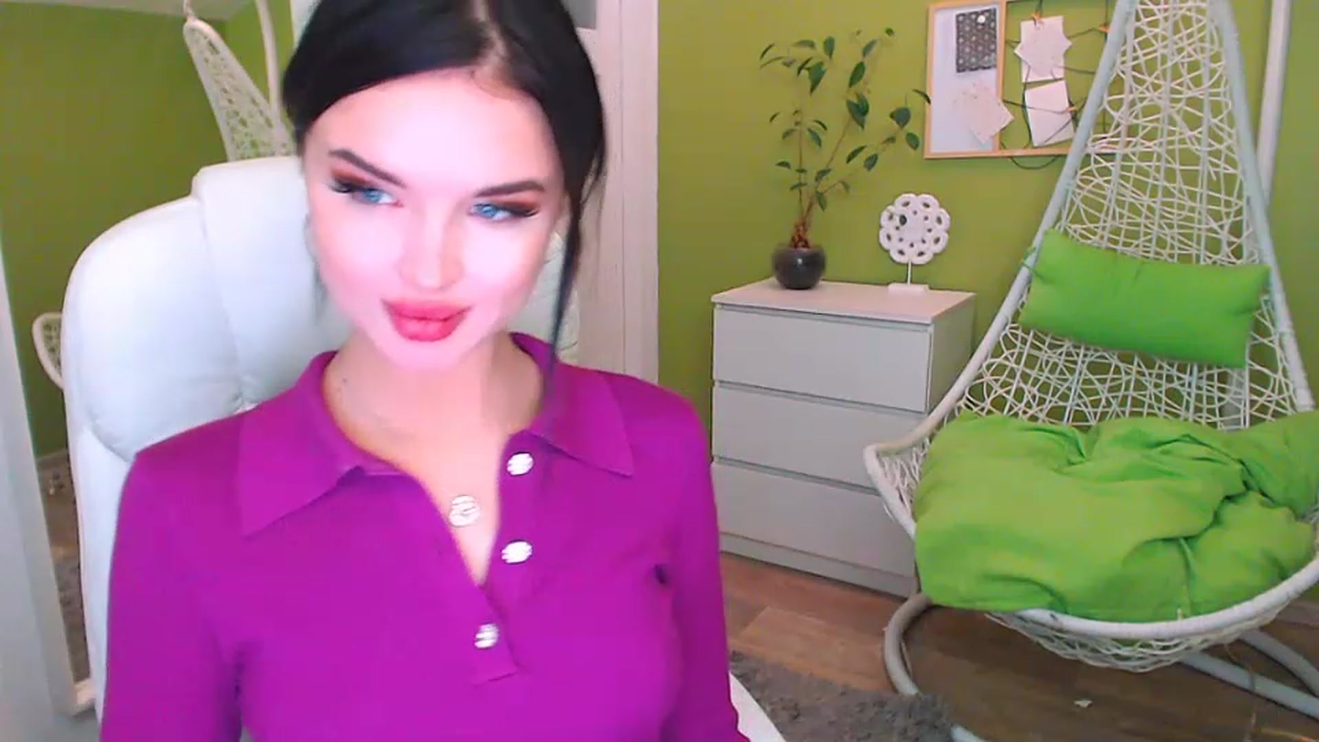 Gallery image thumbnail from JenniferMoris's myfreecams stream on, 02/24/2023, 10:38 image 18 of 20