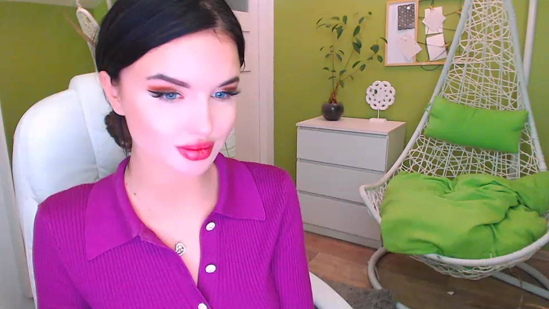 Gallery image thumbnail from JenniferMoris's myfreecams stream on, 02/24/2023, 10:38 image 9 of 20