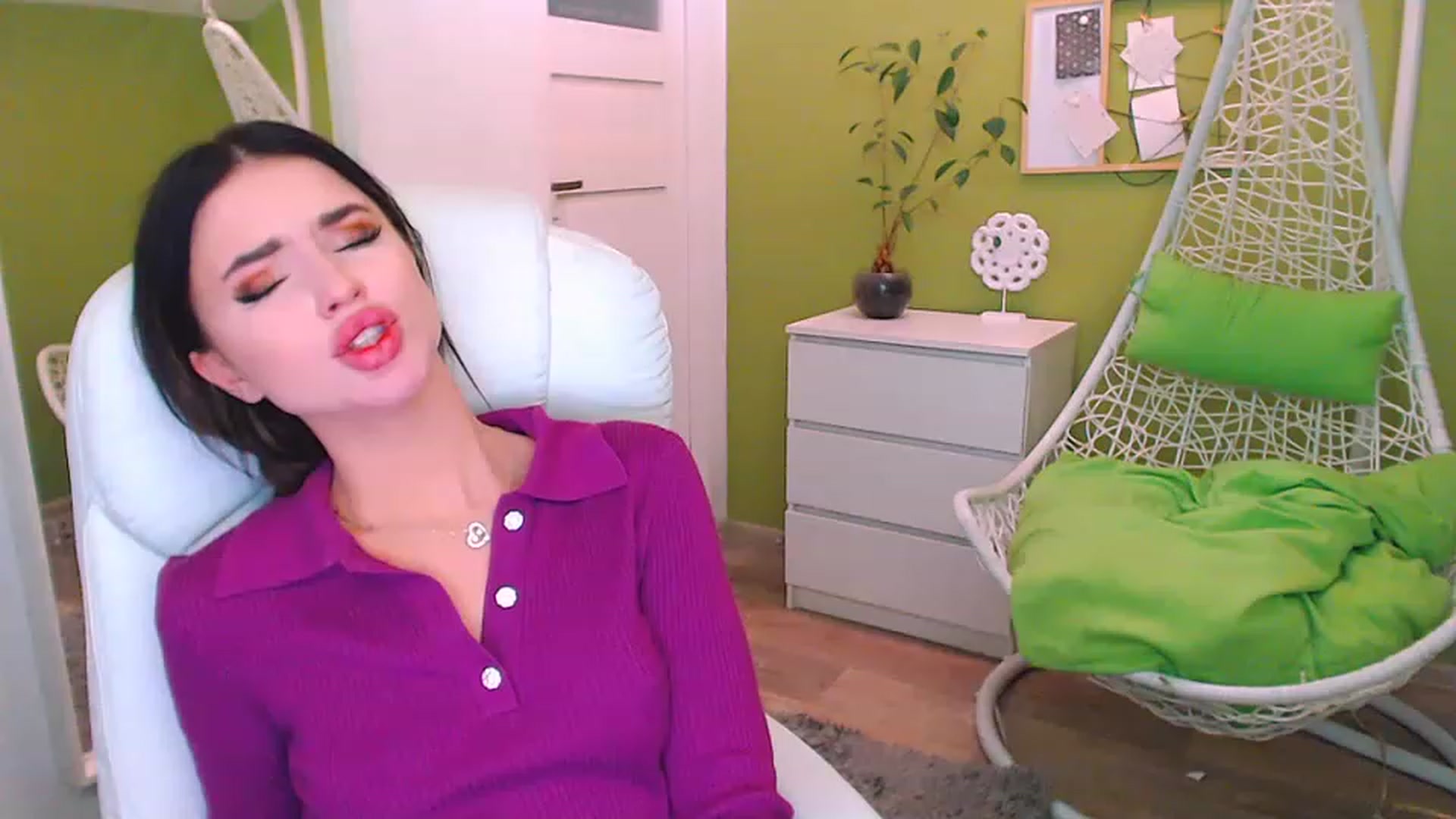 Gallery image thumbnail from JenniferMoris's myfreecams stream on, 02/24/2023, 13:56 image 1 of 20