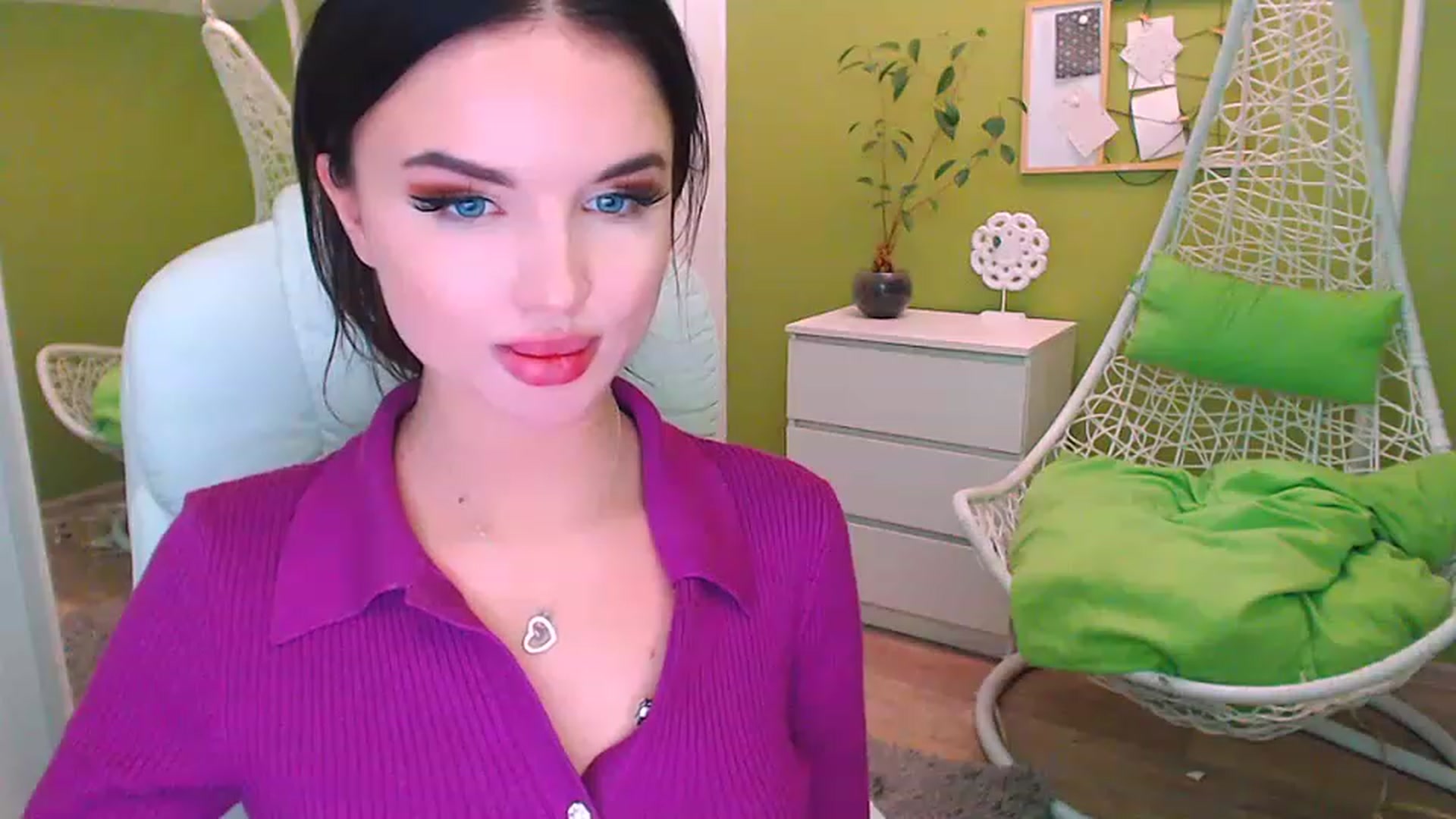 Gallery image thumbnail from JenniferMoris's myfreecams stream on, 02/24/2023, 13:56 image 4 of 20