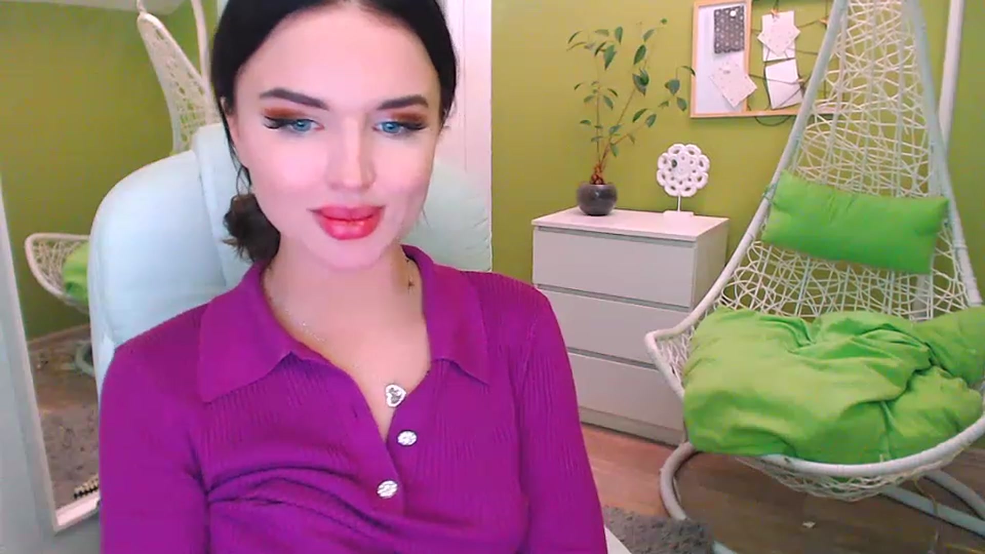 Gallery image thumbnail from JenniferMoris's myfreecams stream on, 02/24/2023, 13:56 image 17 of 20