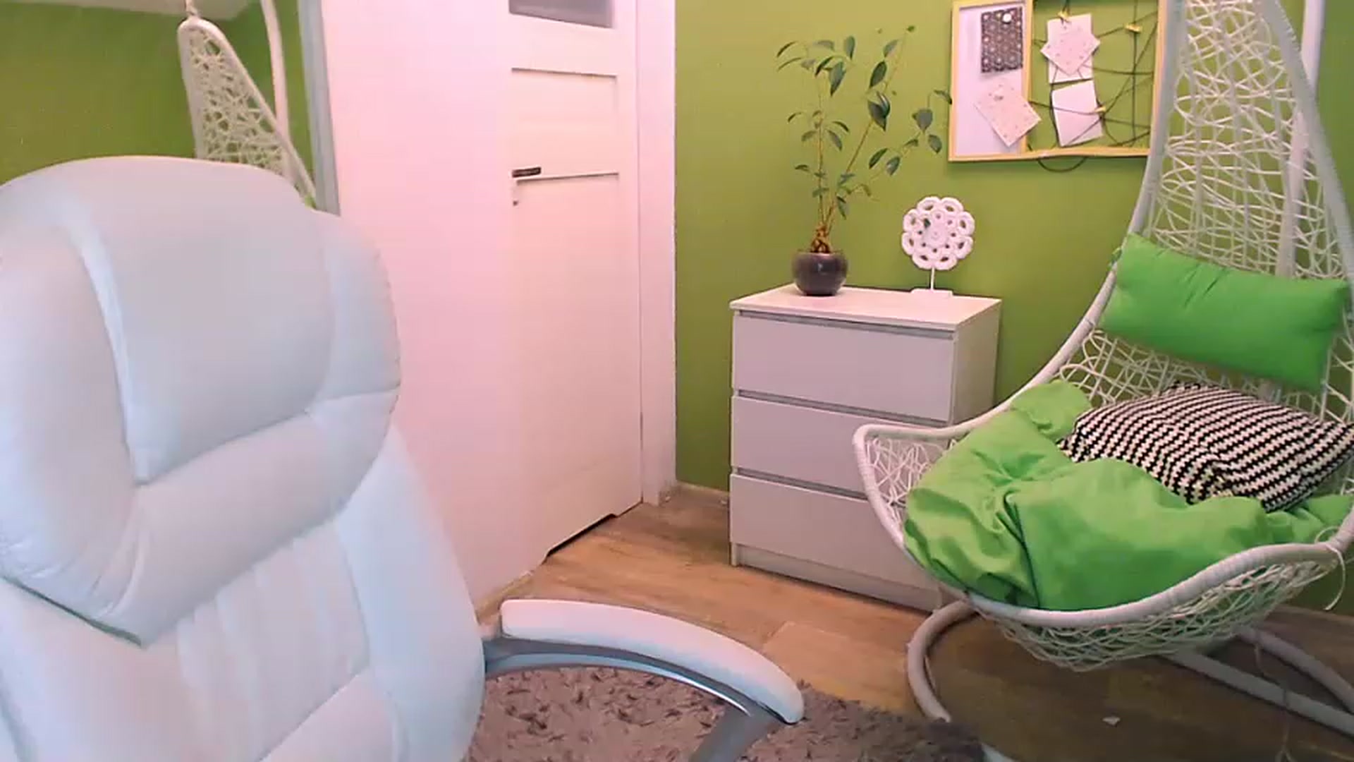 Gallery image thumbnail from JenniferMoris's myfreecams stream on, 02/27/2023, 09:54 image 7 of 20