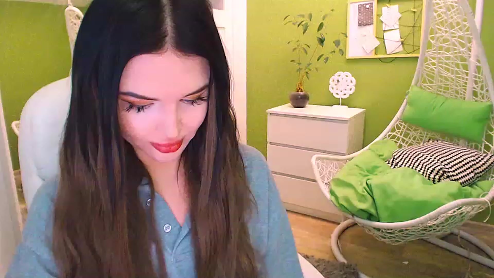 Gallery image thumbnail from JenniferMoris's myfreecams stream on, 02/27/2023, 09:54 image 9 of 20