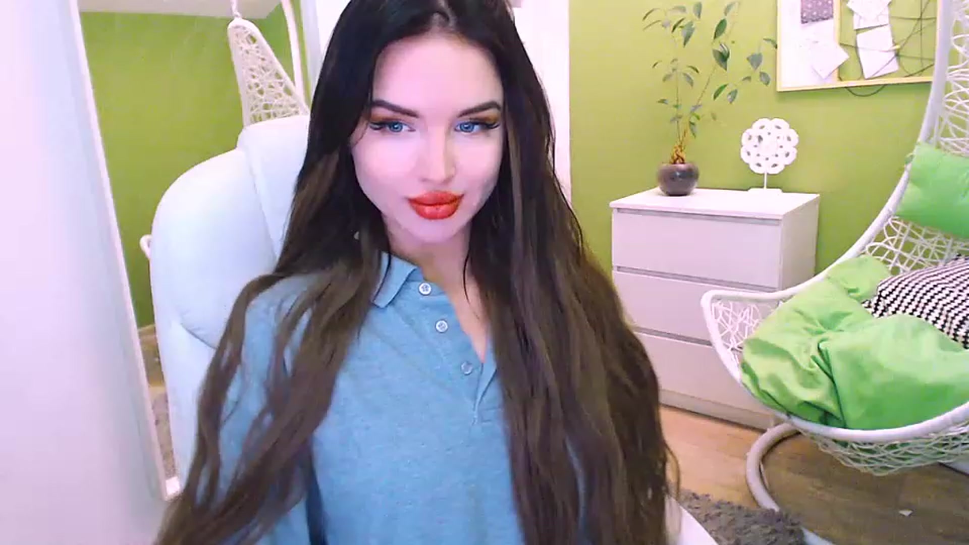 Gallery image thumbnail from JenniferMoris's myfreecams stream on, 02/27/2023, 09:54 image 14 of 20