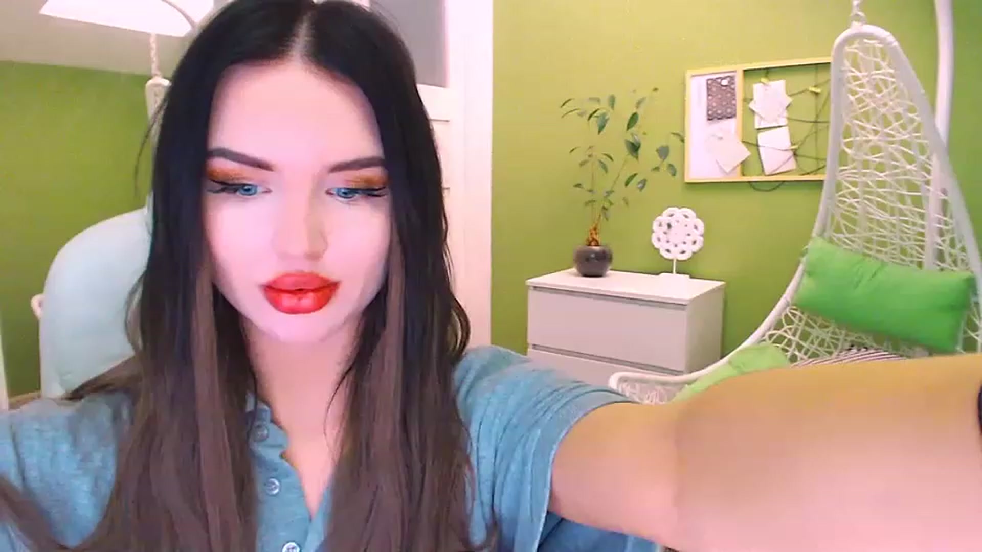 Gallery image thumbnail from JenniferMoris's myfreecams stream on, 02/27/2023, 09:54 image 12 of 20
