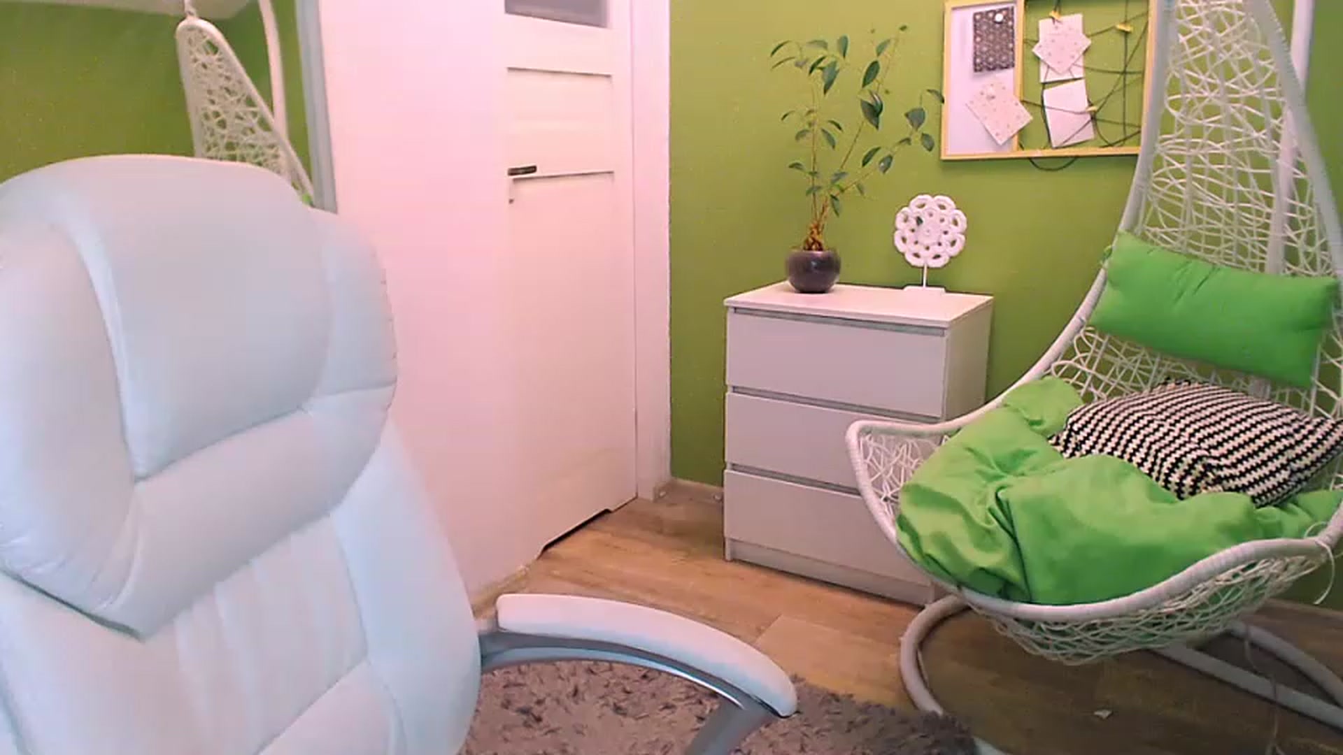 Gallery image thumbnail from JenniferMoris's myfreecams stream on, 02/27/2023, 09:54 image 8 of 20