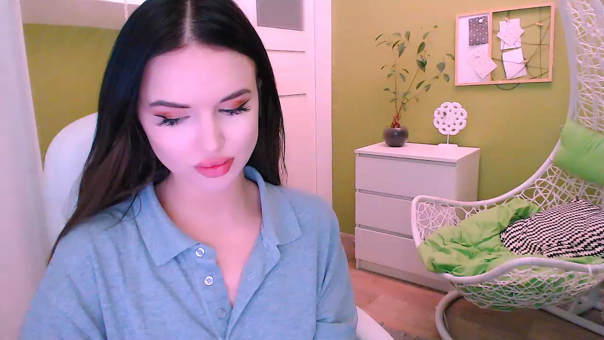 Gallery image thumbnail from JenniferMoris's myfreecams stream on, 02/27/2023, 13:23 image 10 of 20
