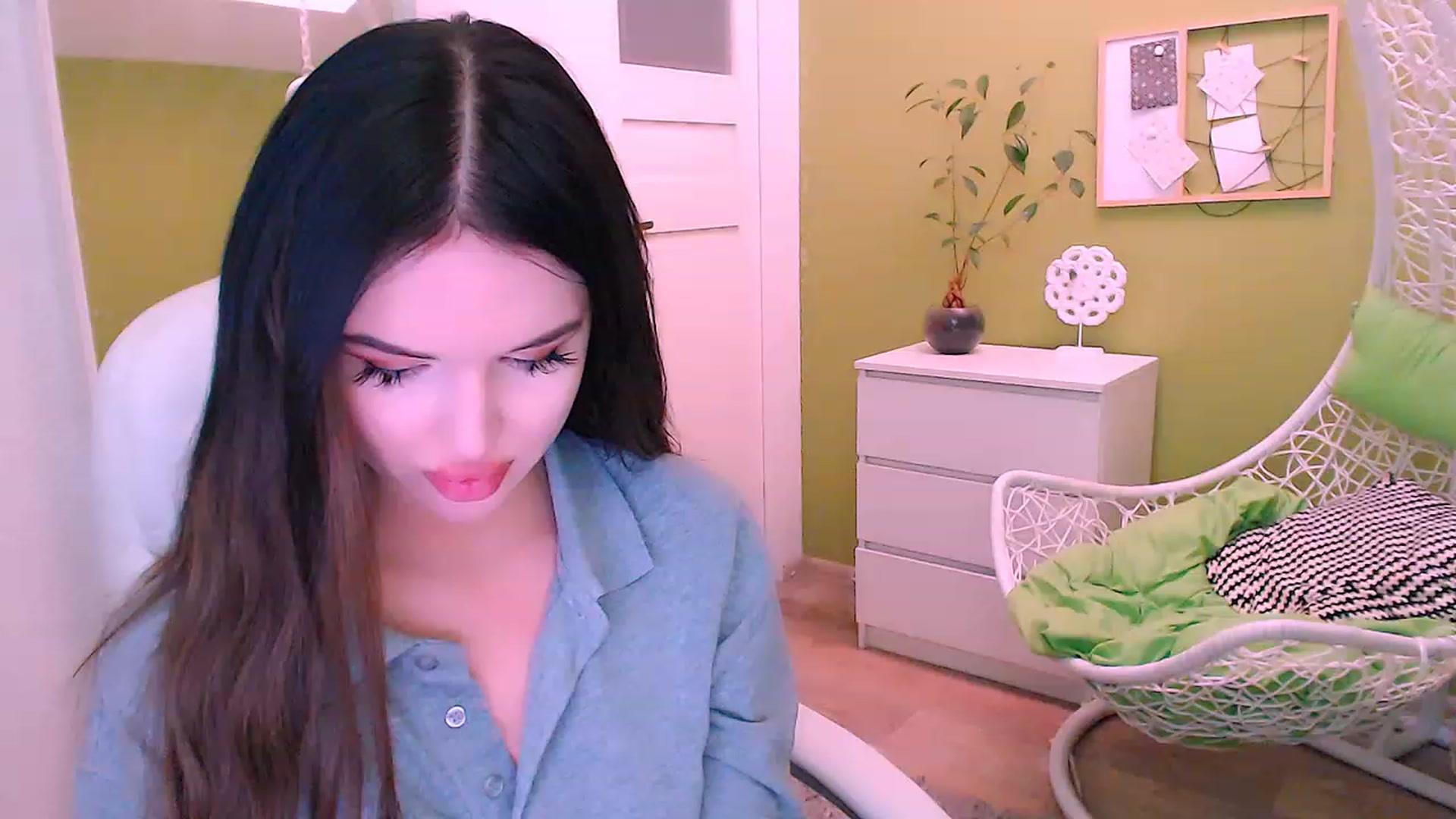 Gallery image thumbnail from JenniferMoris's myfreecams stream on, 02/27/2023, 13:23 image 5 of 20