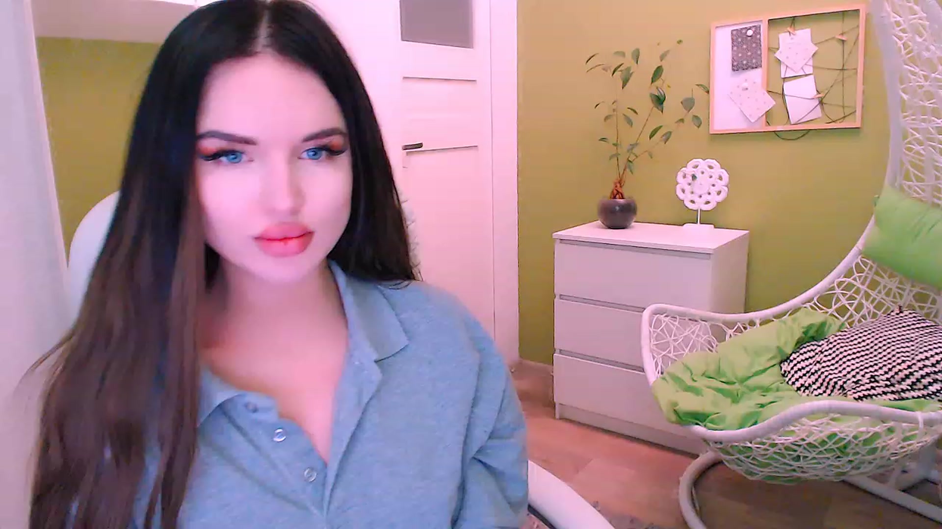 Gallery image thumbnail from JenniferMoris's myfreecams stream on, 02/27/2023, 13:23 image 7 of 20