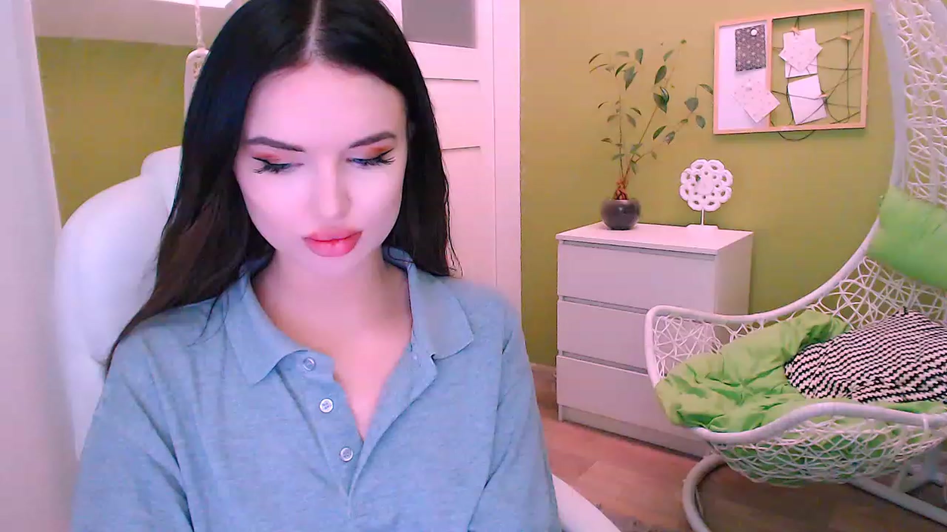 Gallery image thumbnail from JenniferMoris's myfreecams stream on, 02/27/2023, 13:23 image 12 of 20
